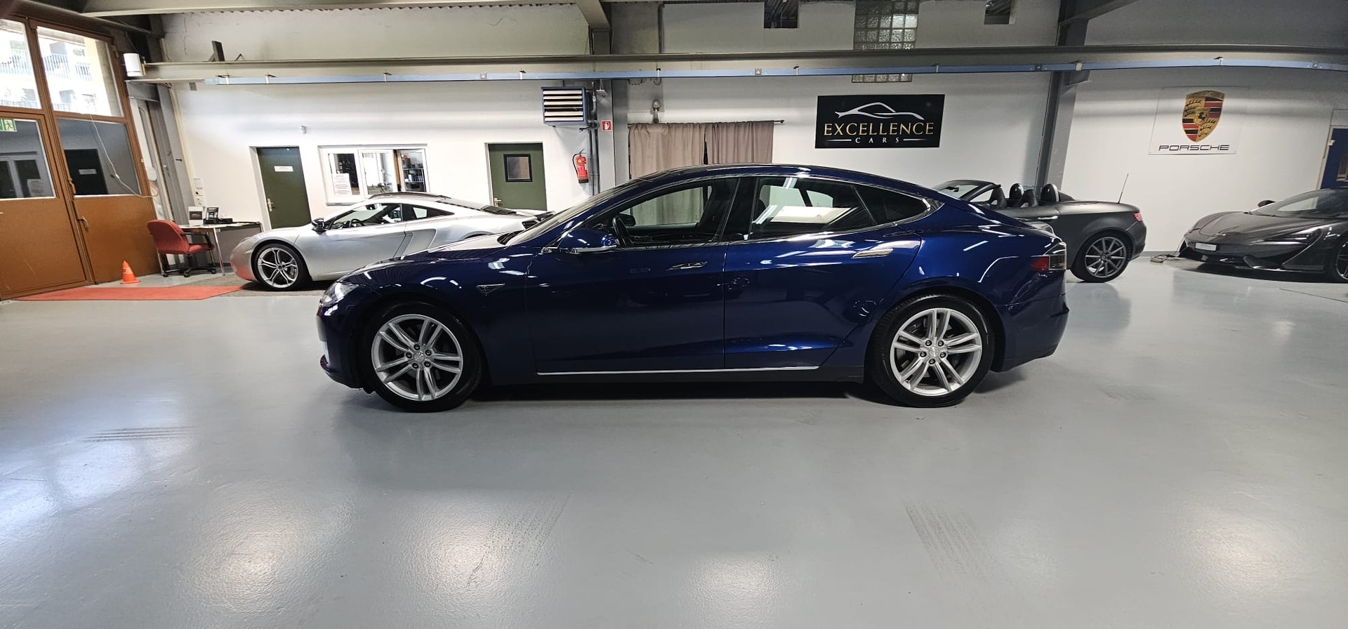 TESLA Model S 90 D-image-6