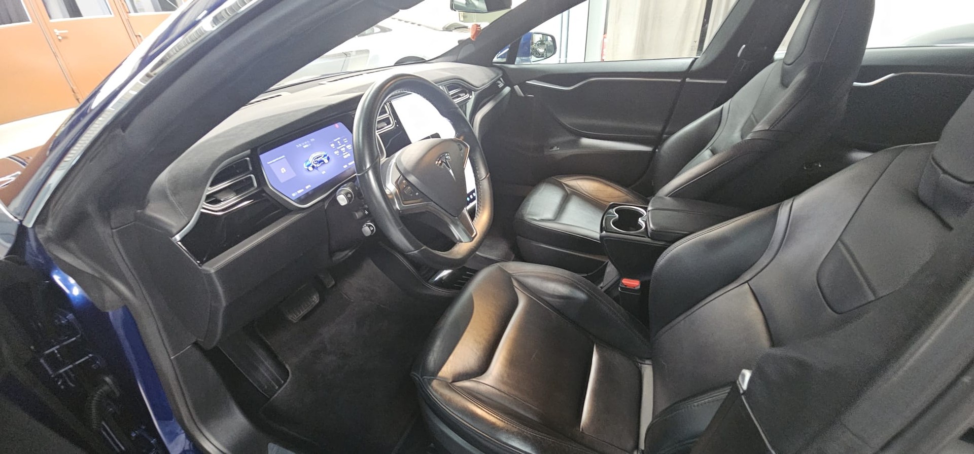 TESLA Model S 90 D-image-12
