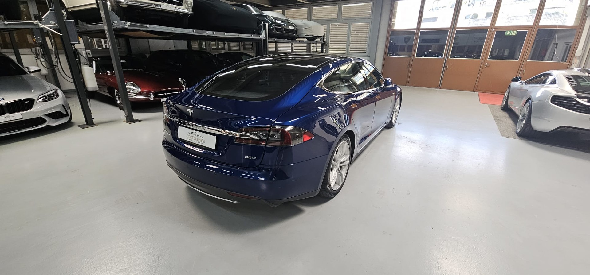 TESLA Model S 90 D-image-4