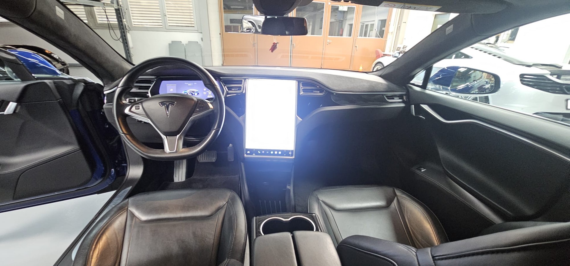 TESLA Model S 90 D-image-7