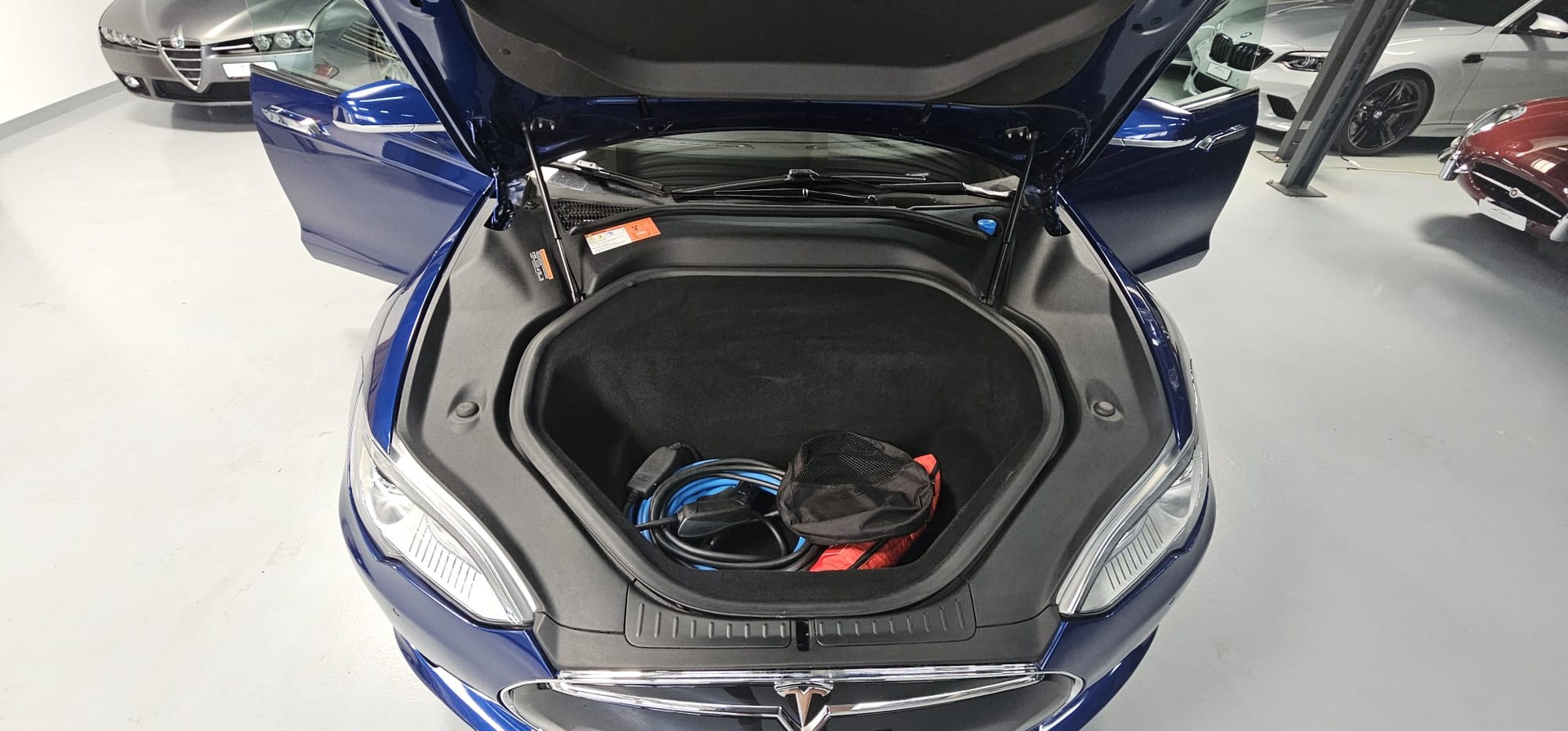TESLA Model S 90 D-image-10