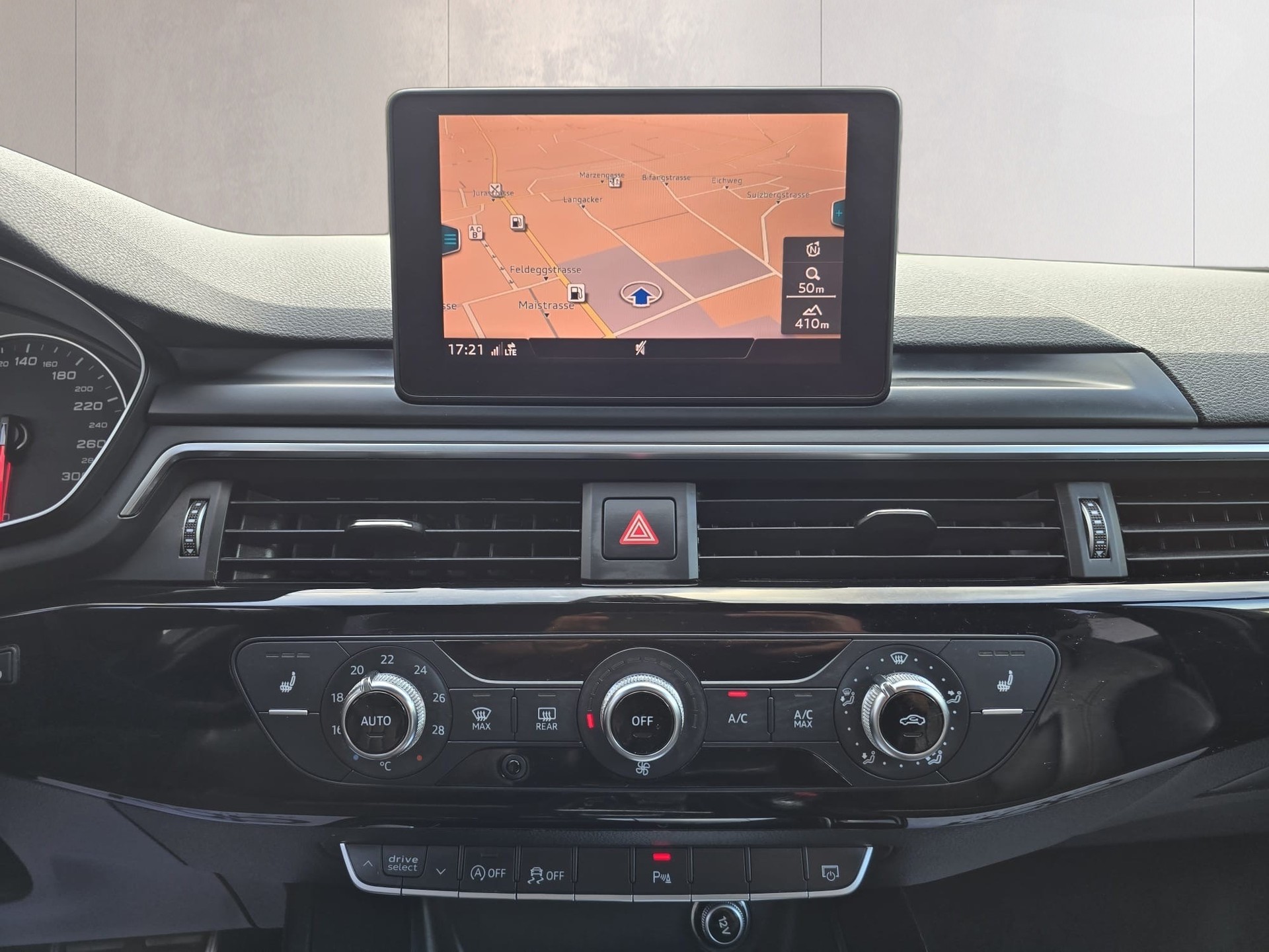 AUDI A4 Avant 40 TDI quattro S-tronic-image-12