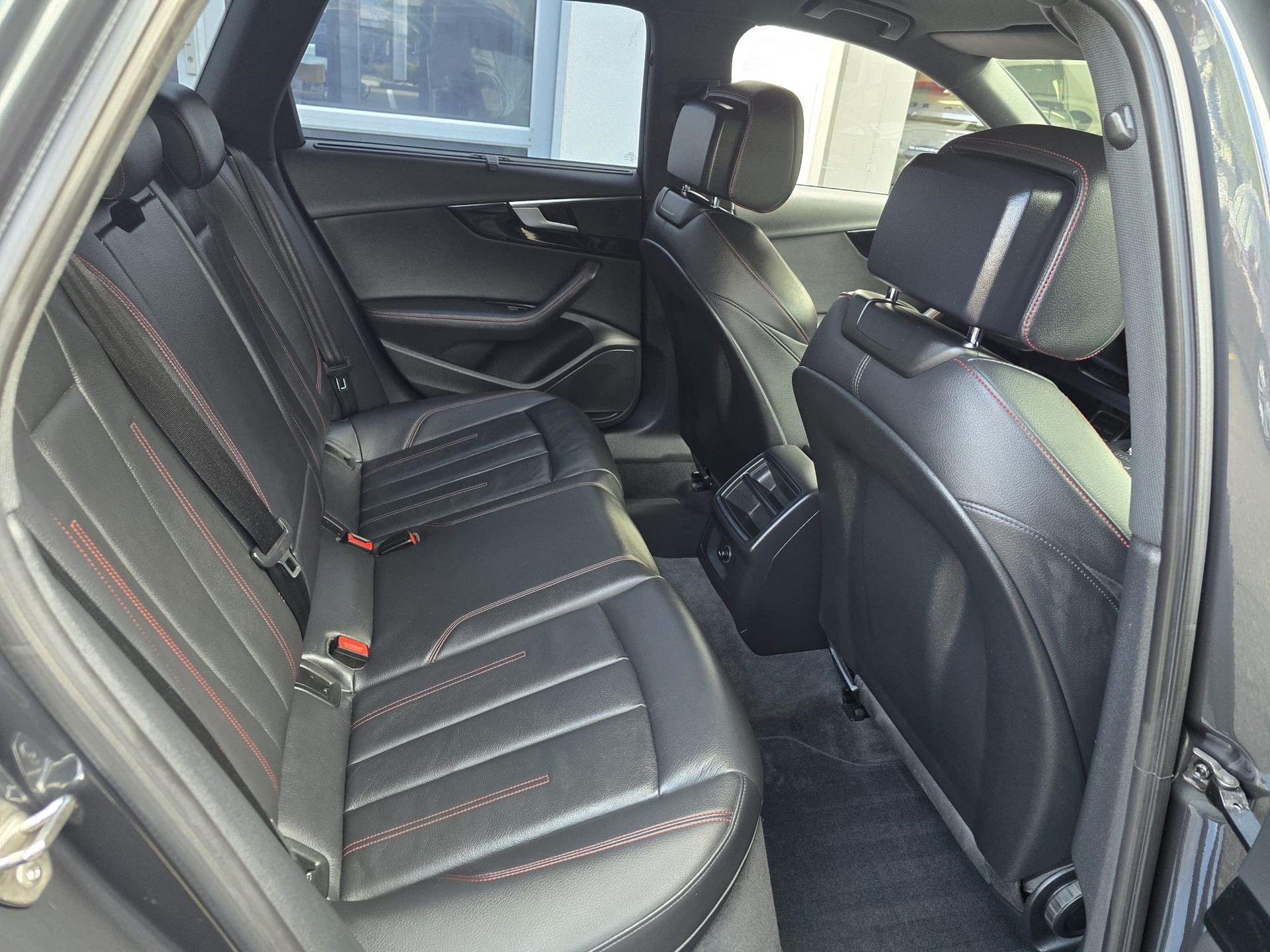 AUDI A4 Avant 40 TDI quattro S-tronic-image-20