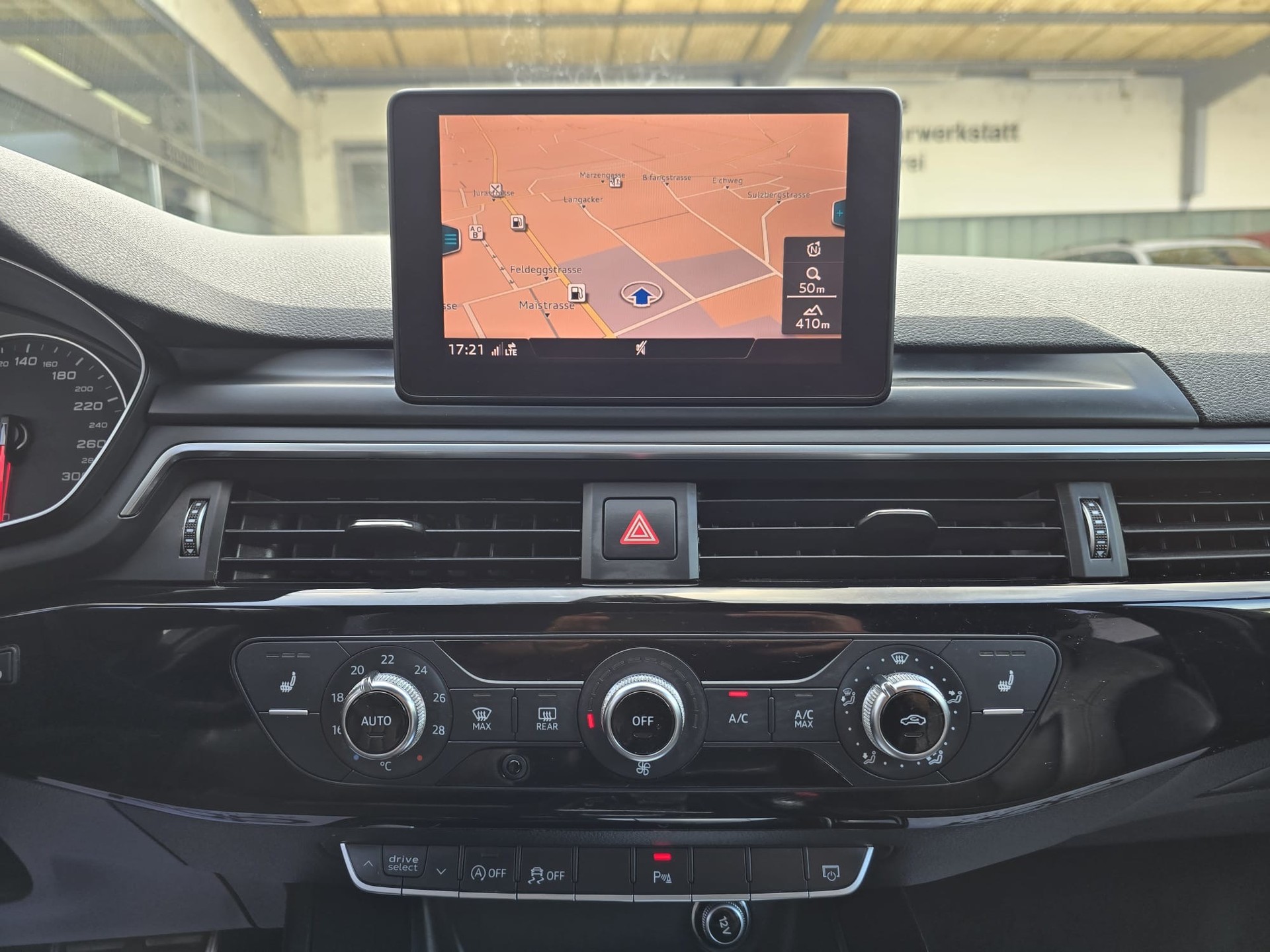 AUDI A4 Avant 40 TDI quattro S-tronic-image-12