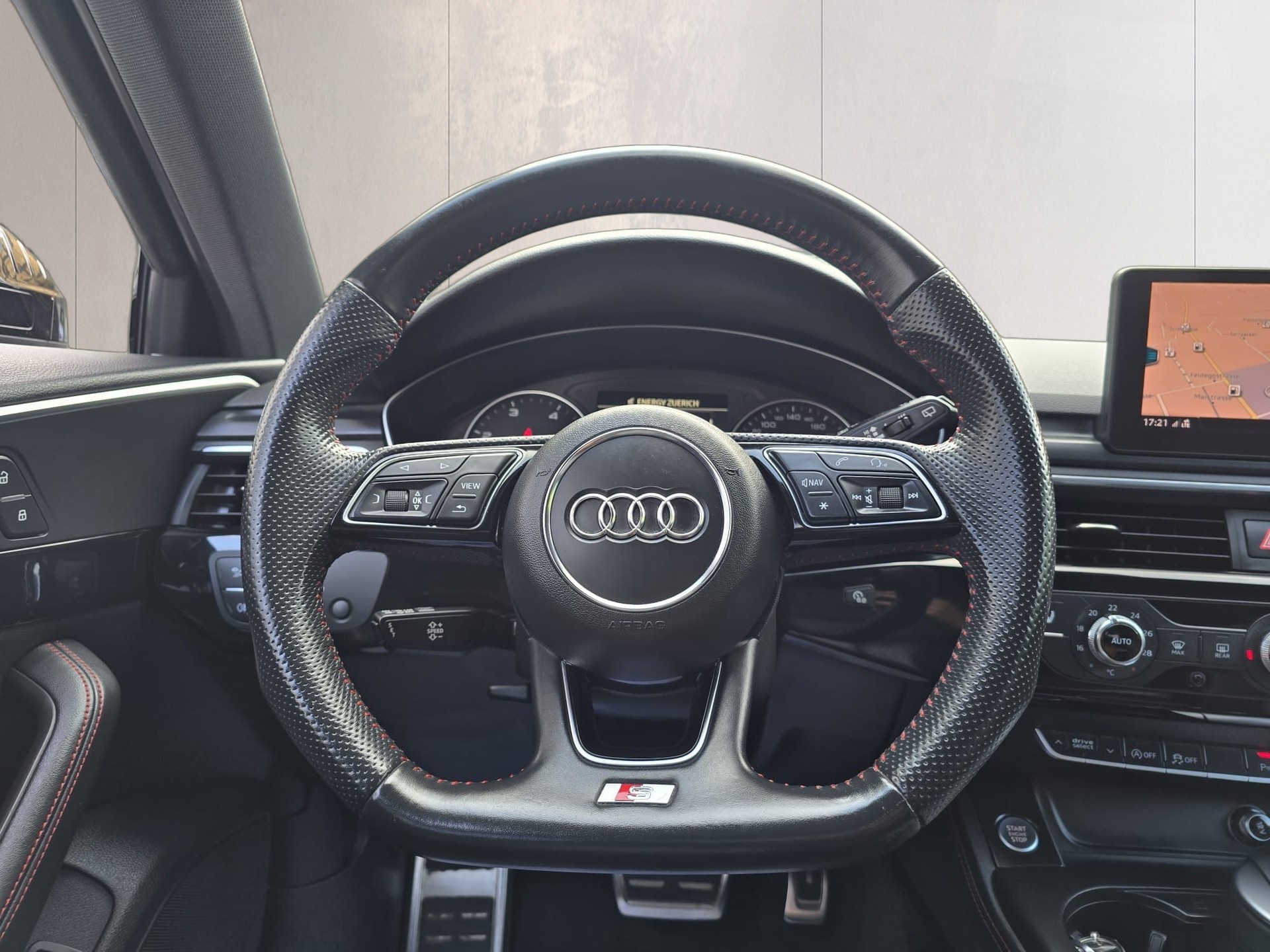 AUDI A4 Avant 40 TDI quattro S-tronic-image-10