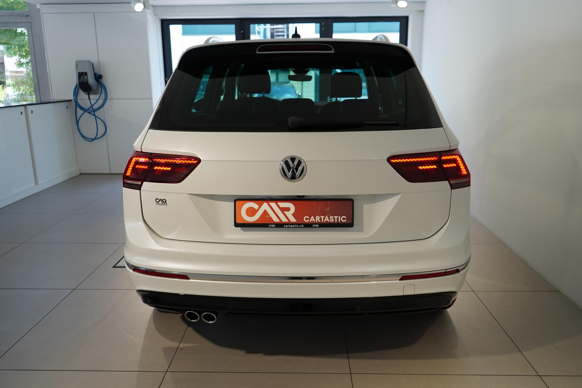 VW Tiguan 2.0 TSI Highline DSG-showroom-element-3