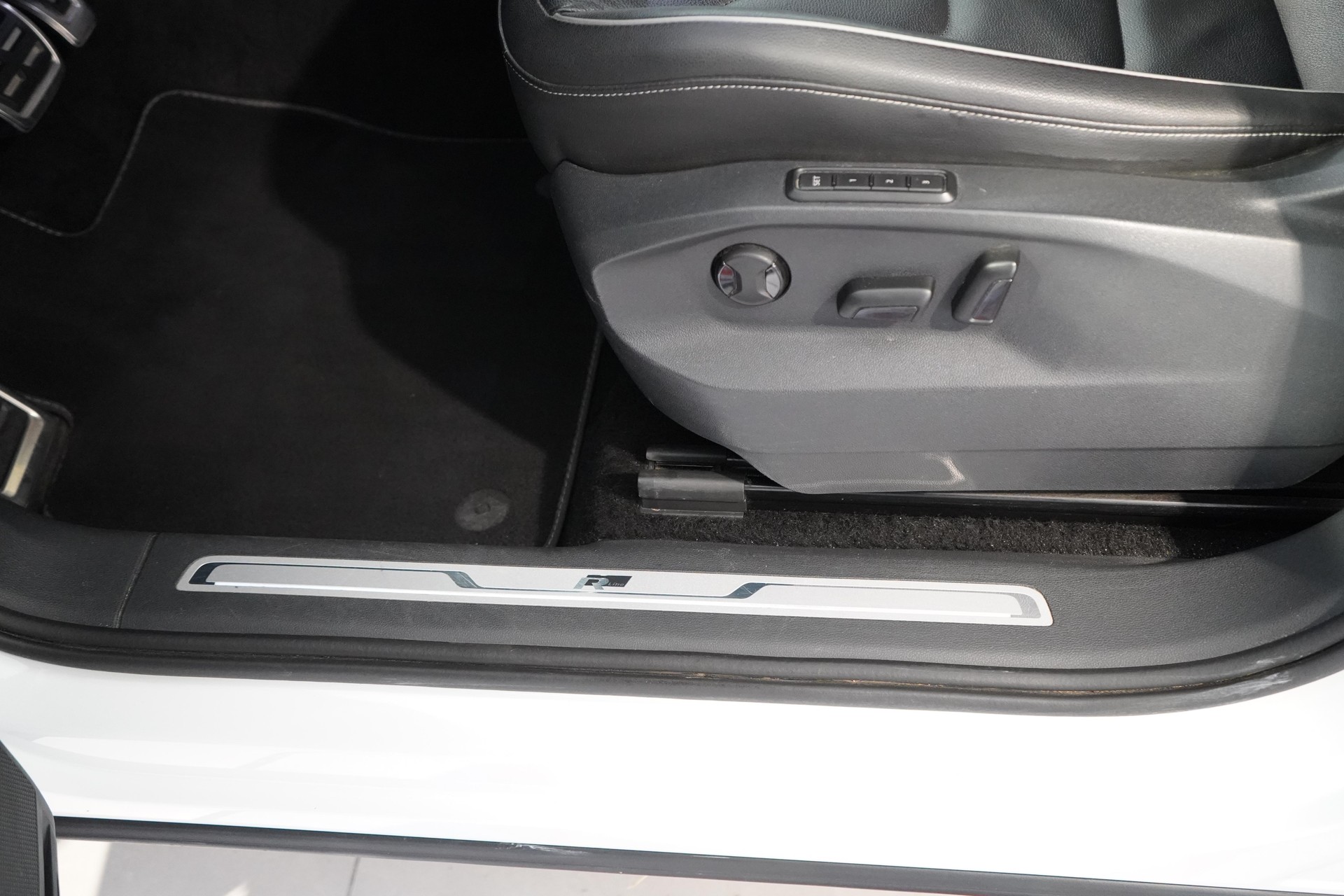 VW Tiguan 2.0 TSI Highline DSG-image-17