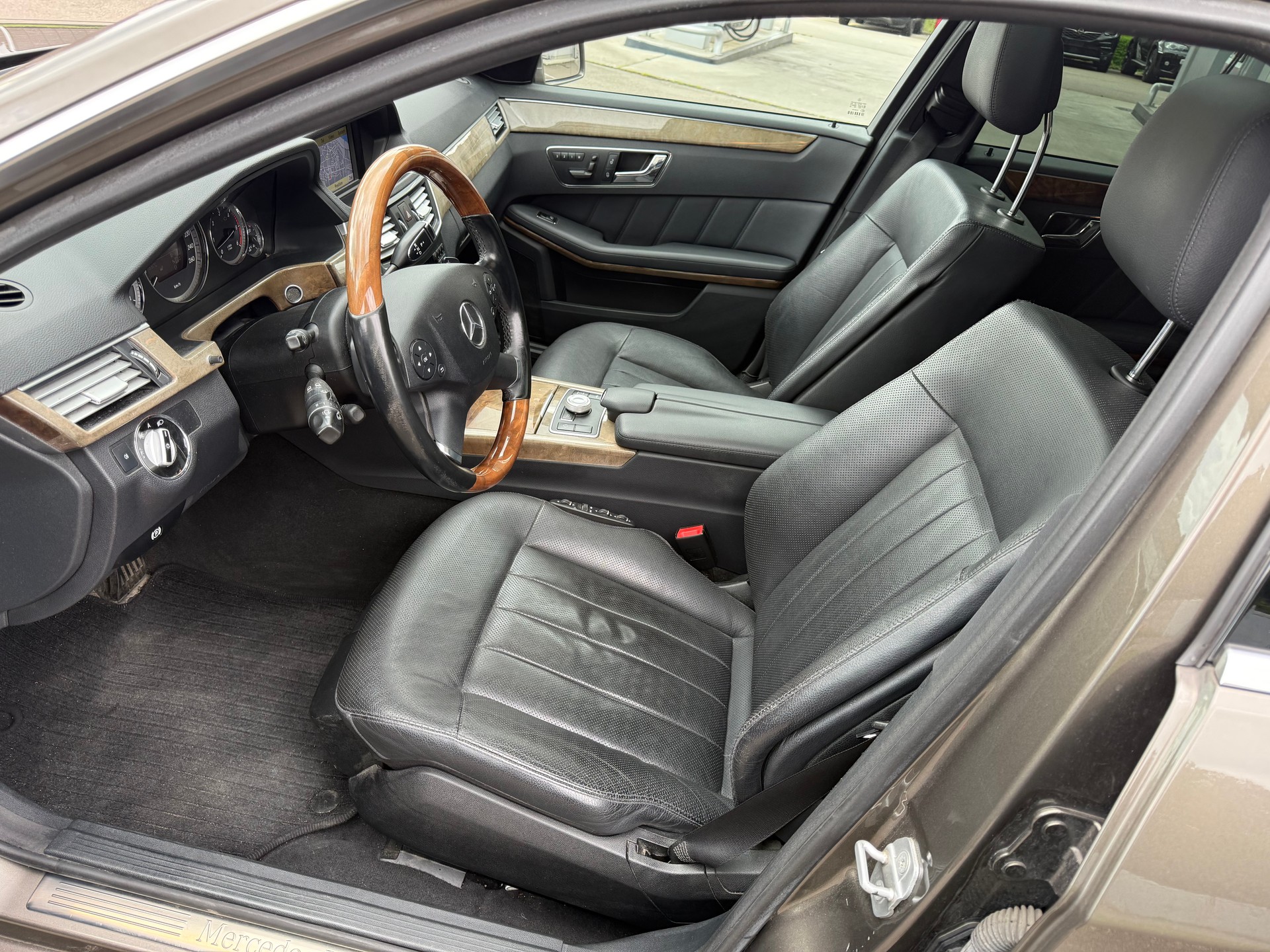 MERCEDES-BENZ E 350 CDI BlueEff. Avantgarde 4Matic 7G-Tronic-image-7
