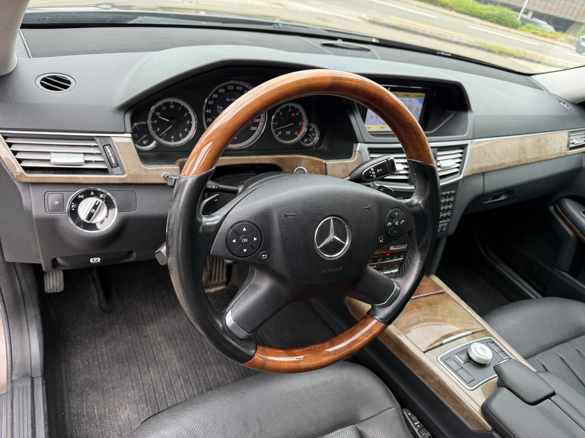 MERCEDES-BENZ E 350 CDI BlueEff. Avantgarde 4Matic 7G-Tronic-image-11