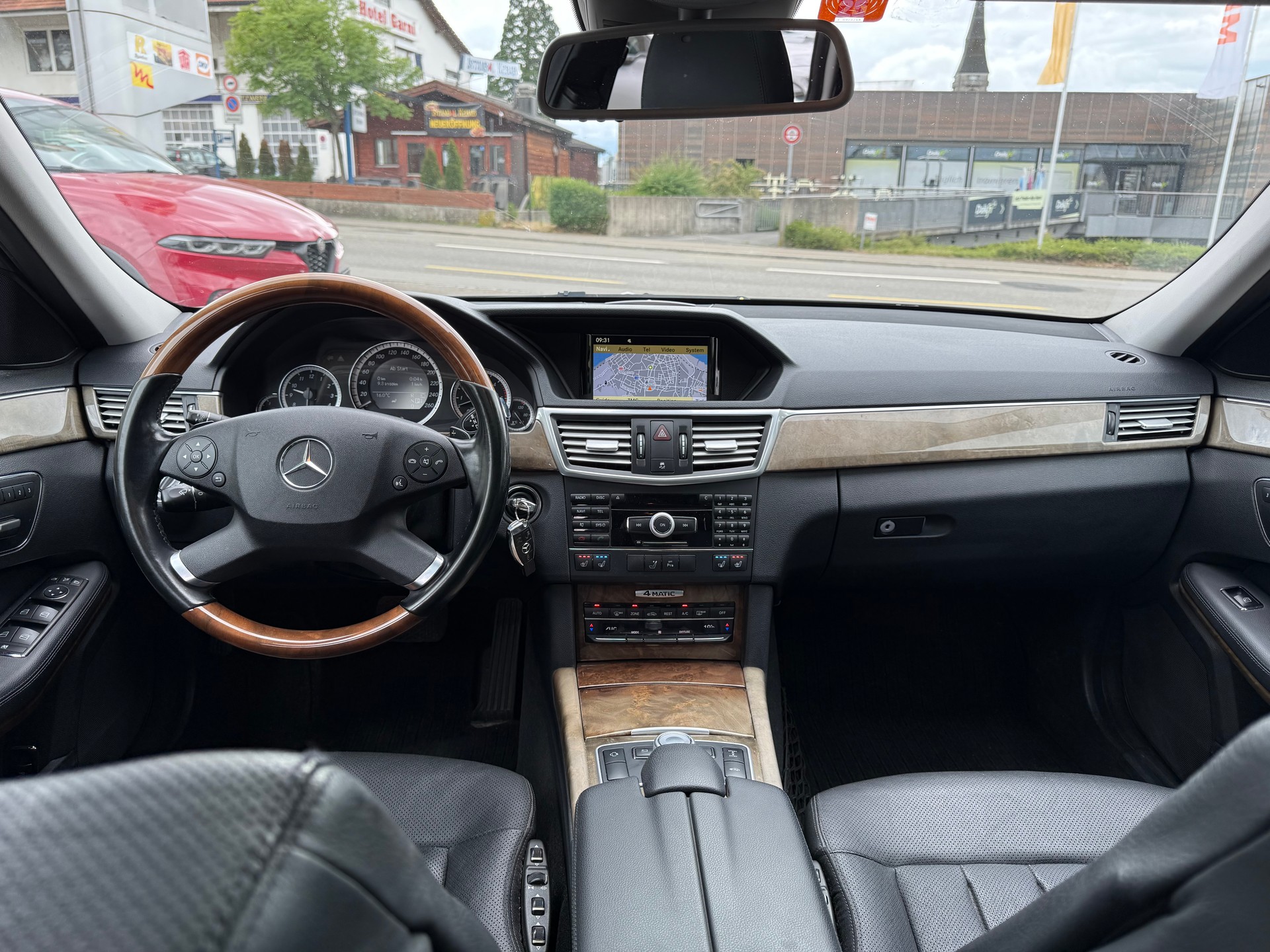 MERCEDES-BENZ E 350 CDI BlueEff. Avantgarde 4Matic 7G-Tronic-image-5