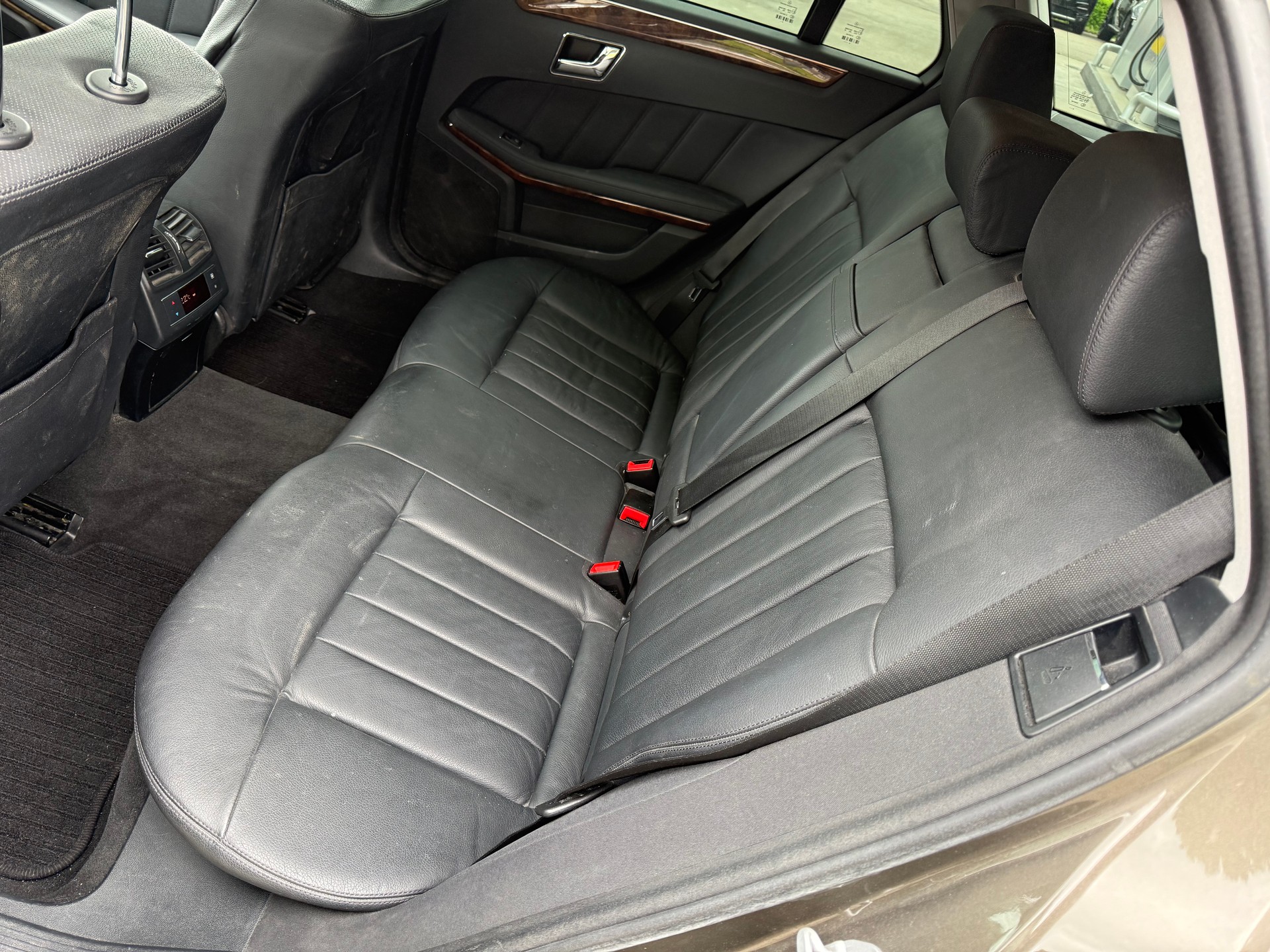 MERCEDES-BENZ E 350 CDI BlueEff. Avantgarde 4Matic 7G-Tronic-image-9