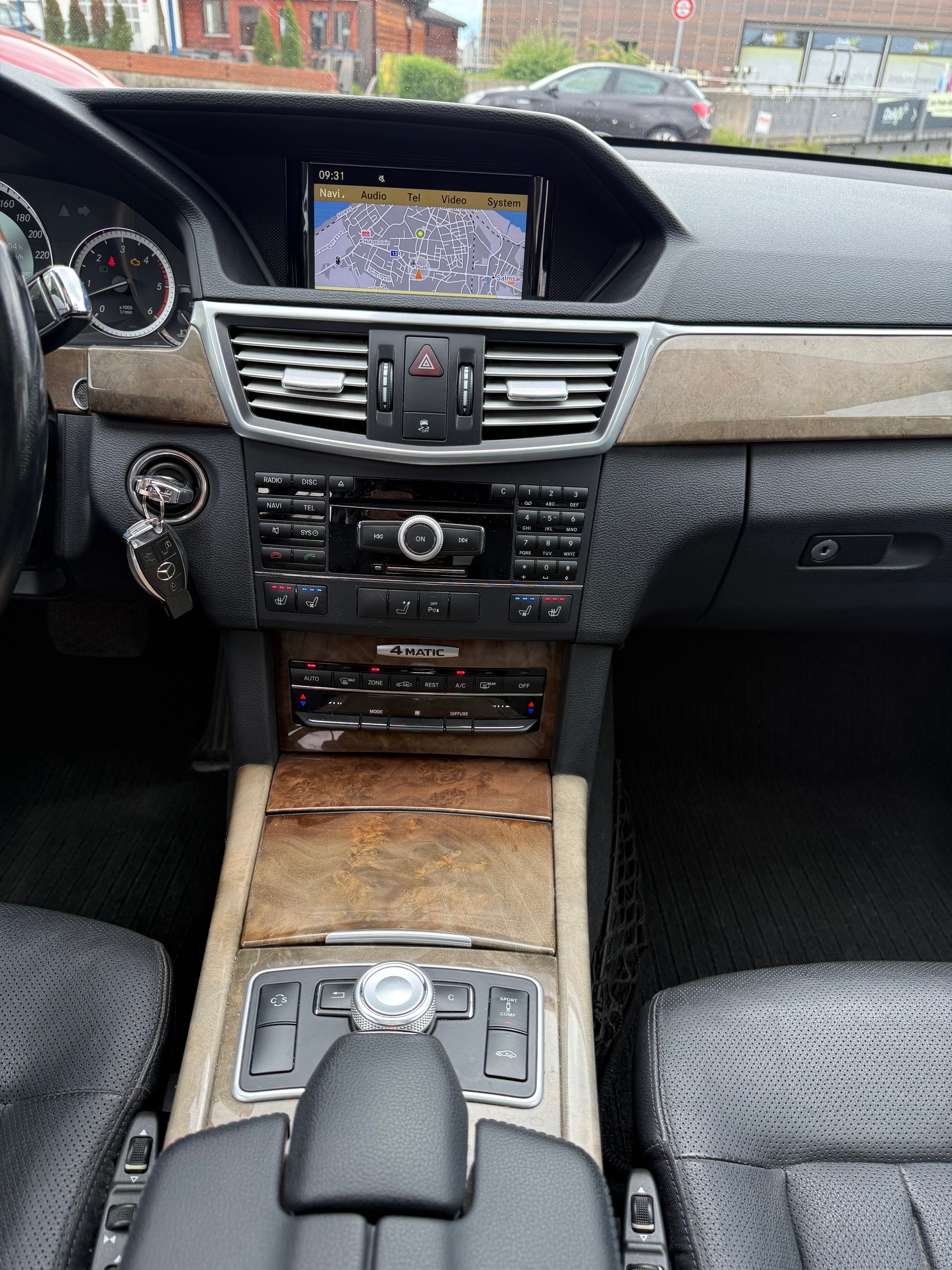 MERCEDES-BENZ E 350 CDI BlueEff. Avantgarde 4Matic 7G-Tronic-image-6