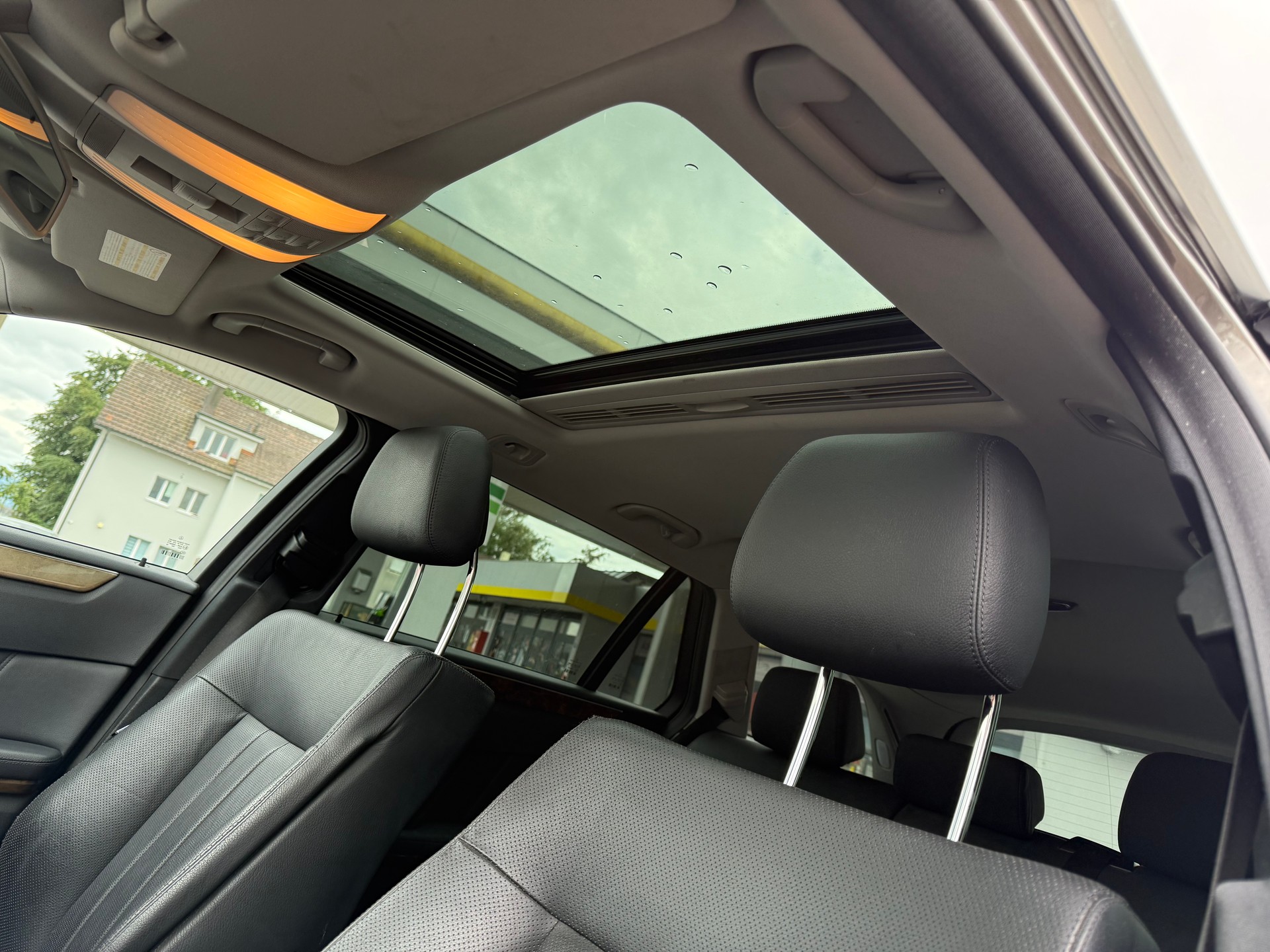 MERCEDES-BENZ E 350 CDI BlueEff. Avantgarde 4Matic 7G-Tronic-image-12
