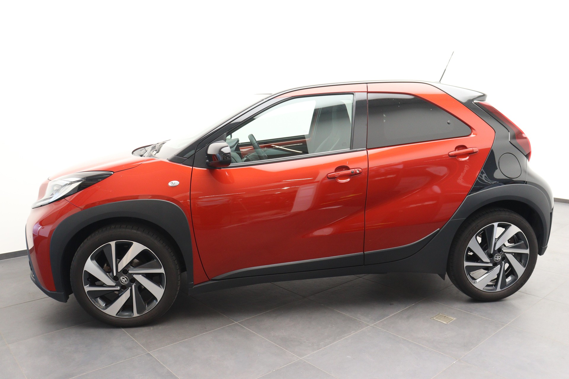 TOYOTA Aygo X 1.0 VVT-i Style-image-2