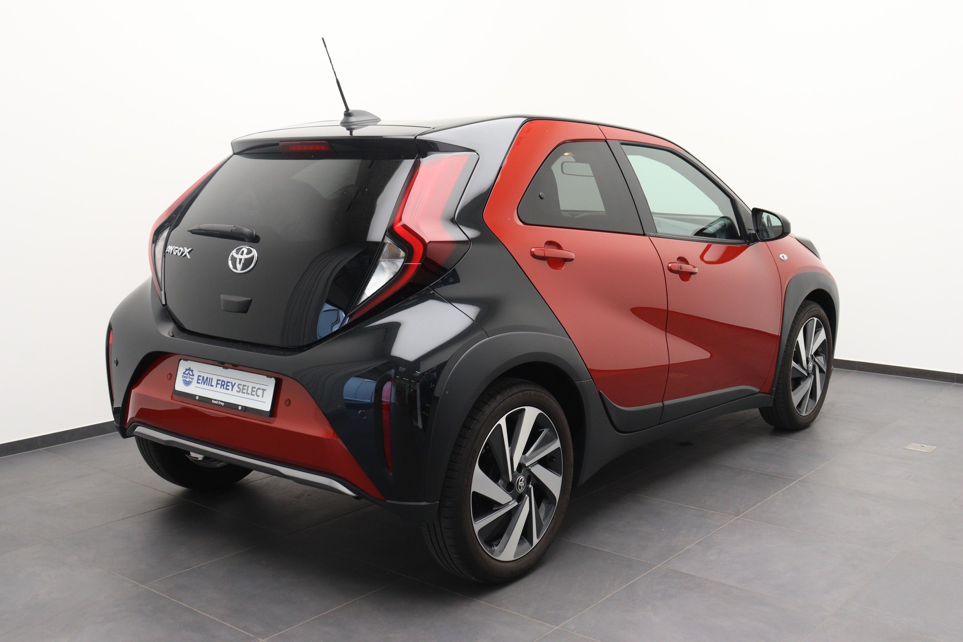 TOYOTA Aygo X 1.0 VVT-i Style-image-3