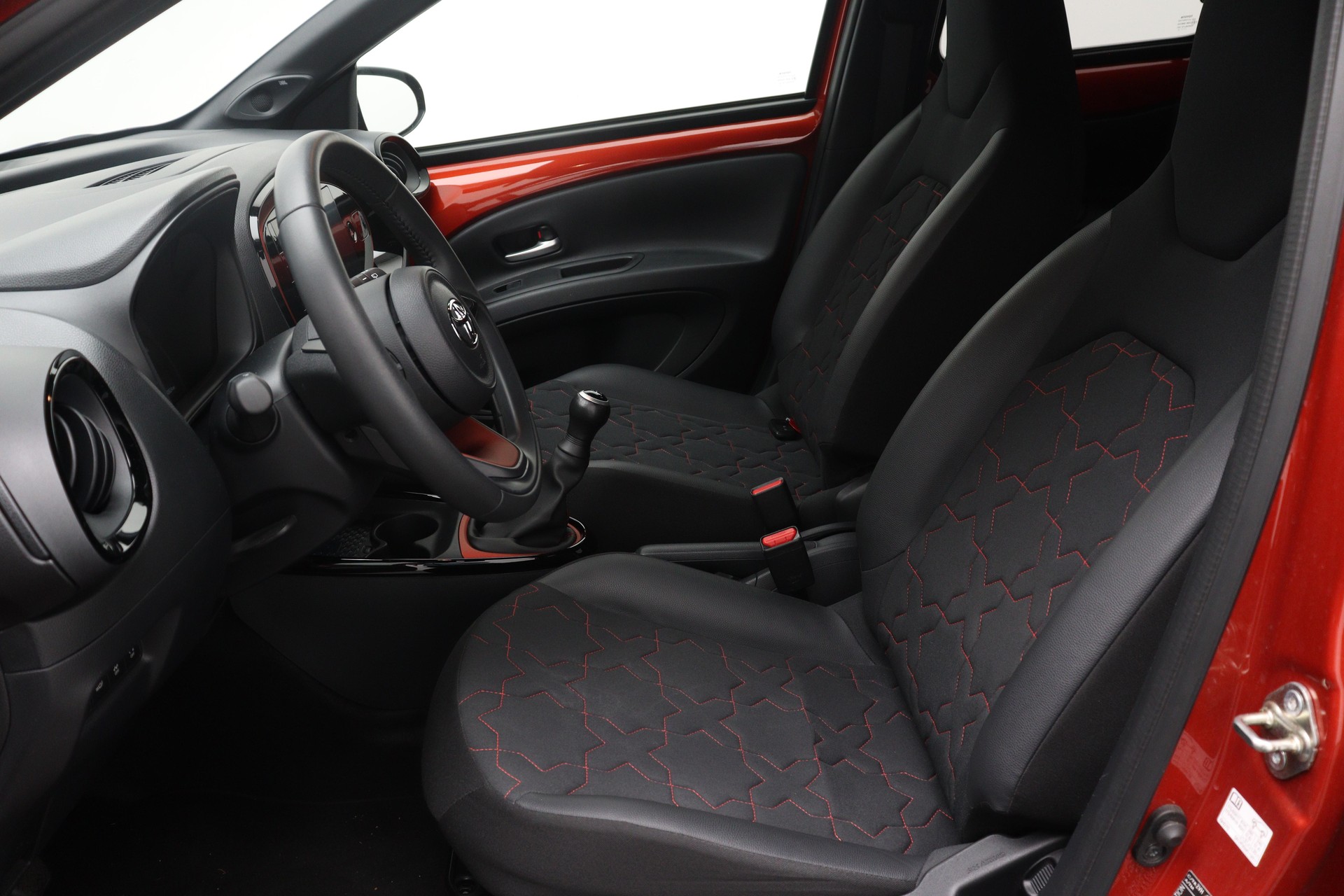 TOYOTA Aygo X 1.0 VVT-i Style-image-6