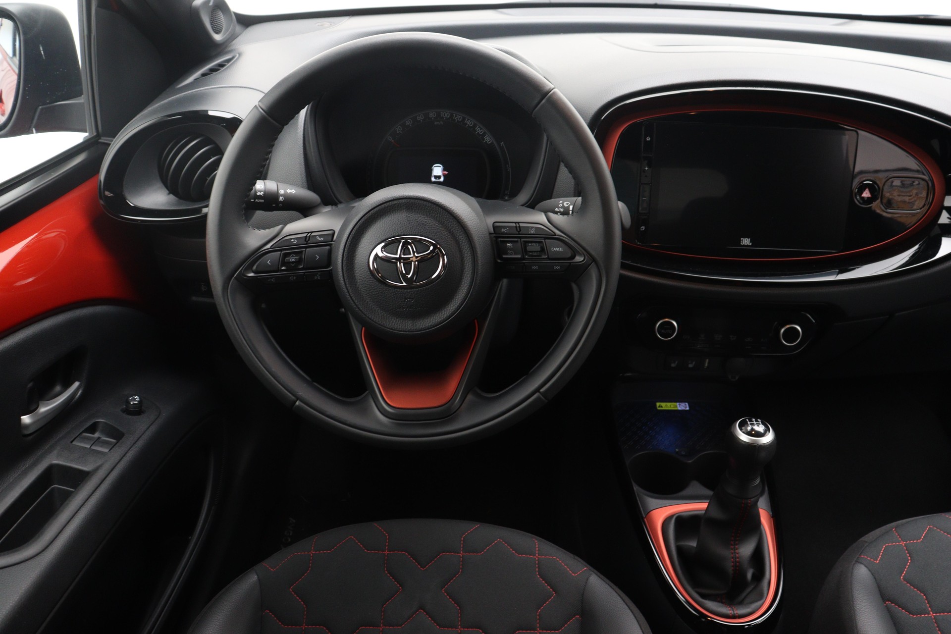 TOYOTA Aygo X 1.0 VVT-i Style-image-8