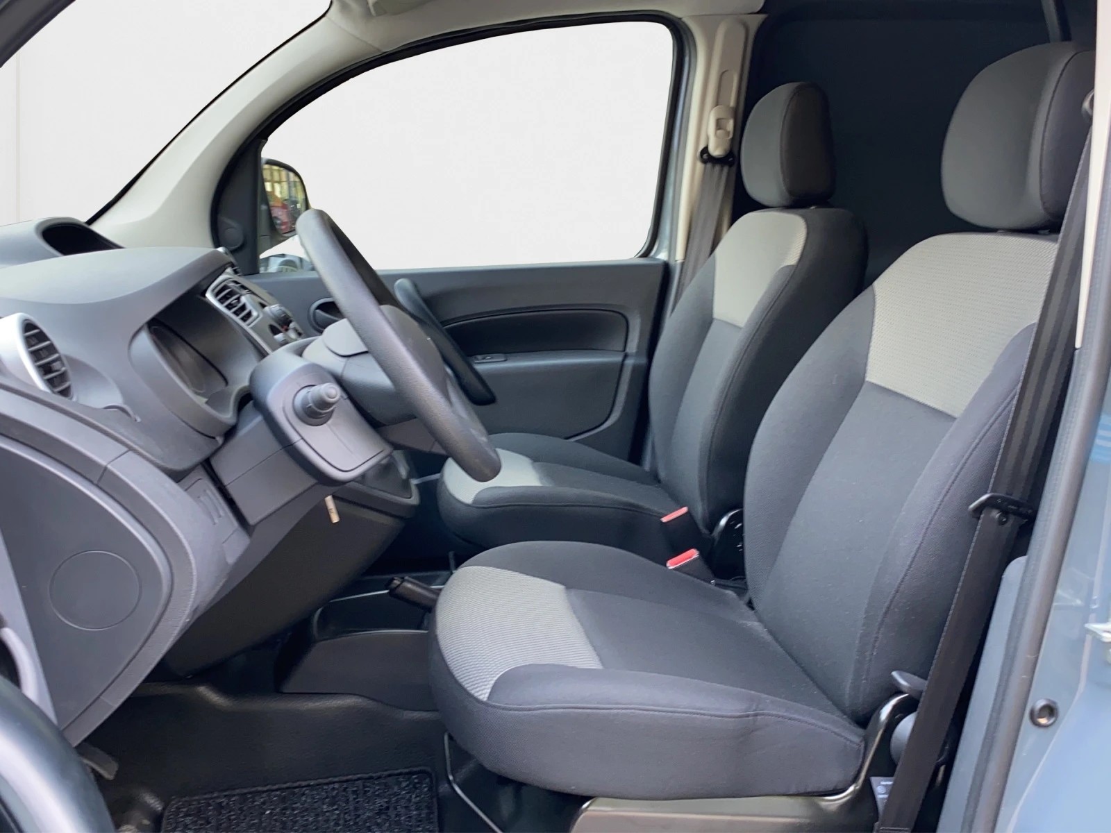 RENAULT Kangoo Z.E. 33 R60 Access-image-18