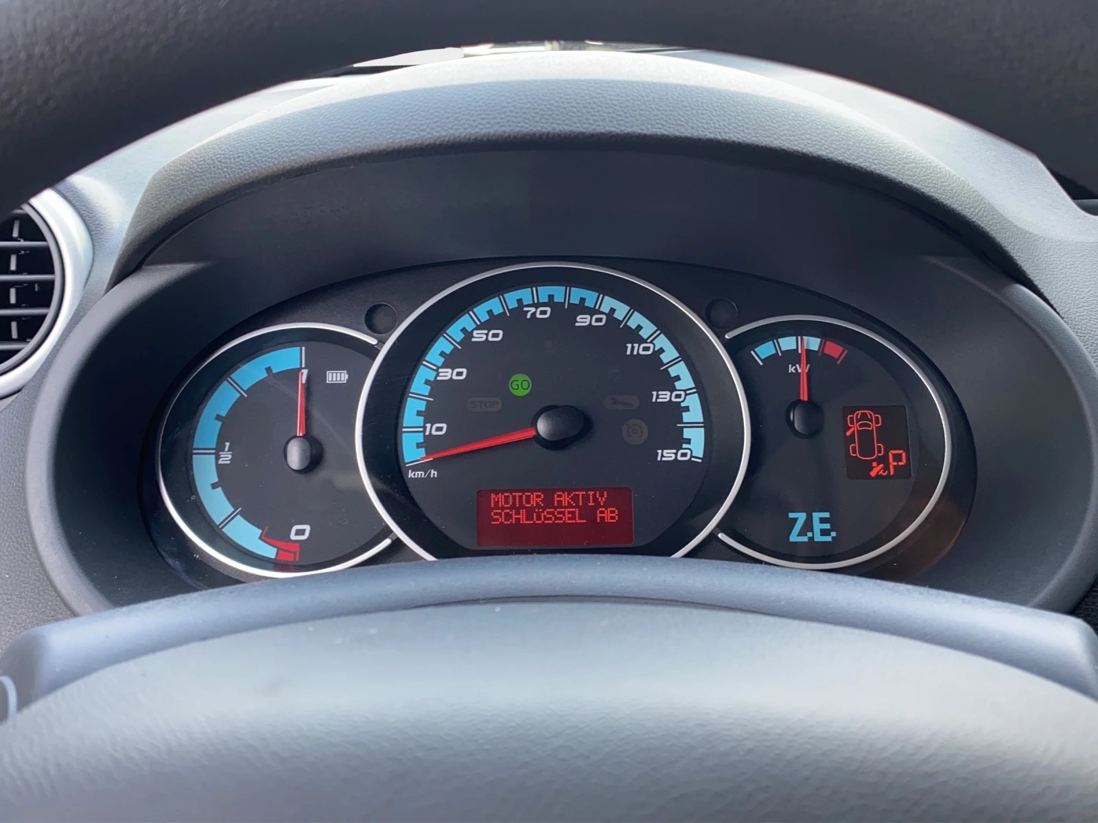 RENAULT Kangoo Z.E. 33 R60 Access-image-12
