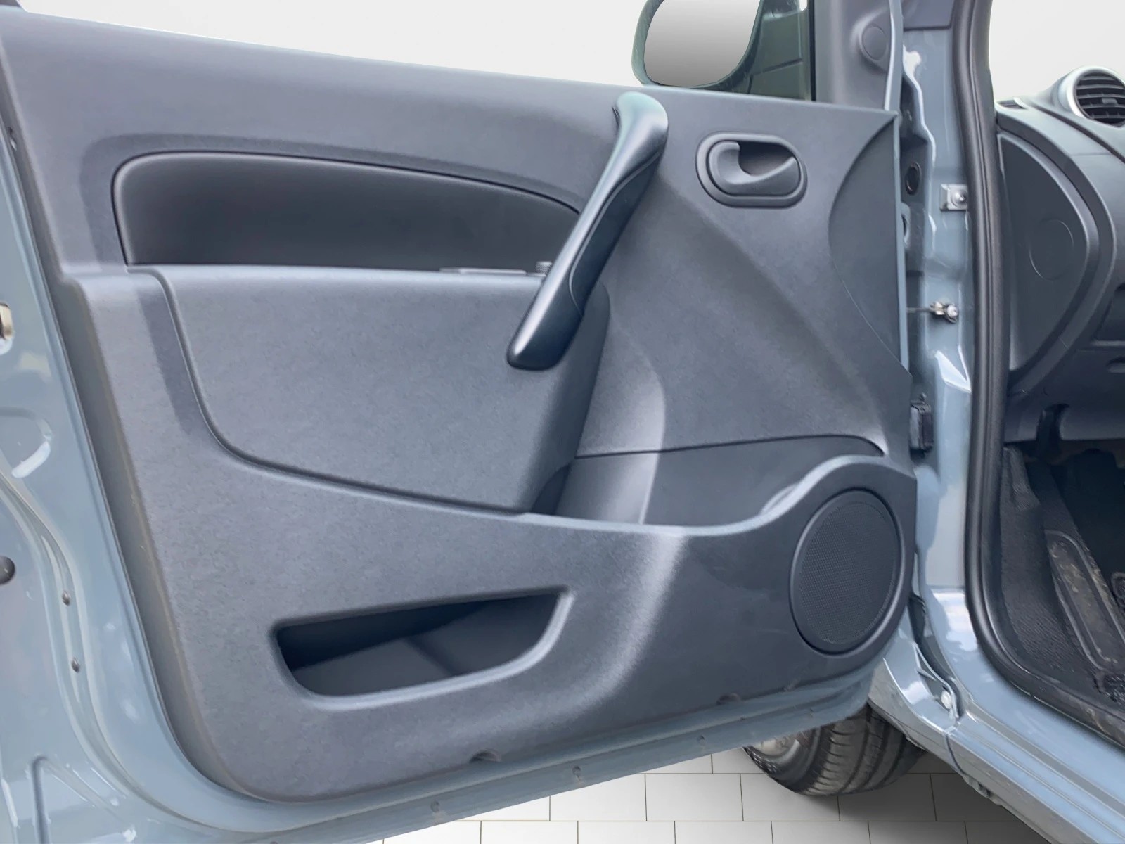 RENAULT Kangoo Z.E. 33 R60 Access-image-13