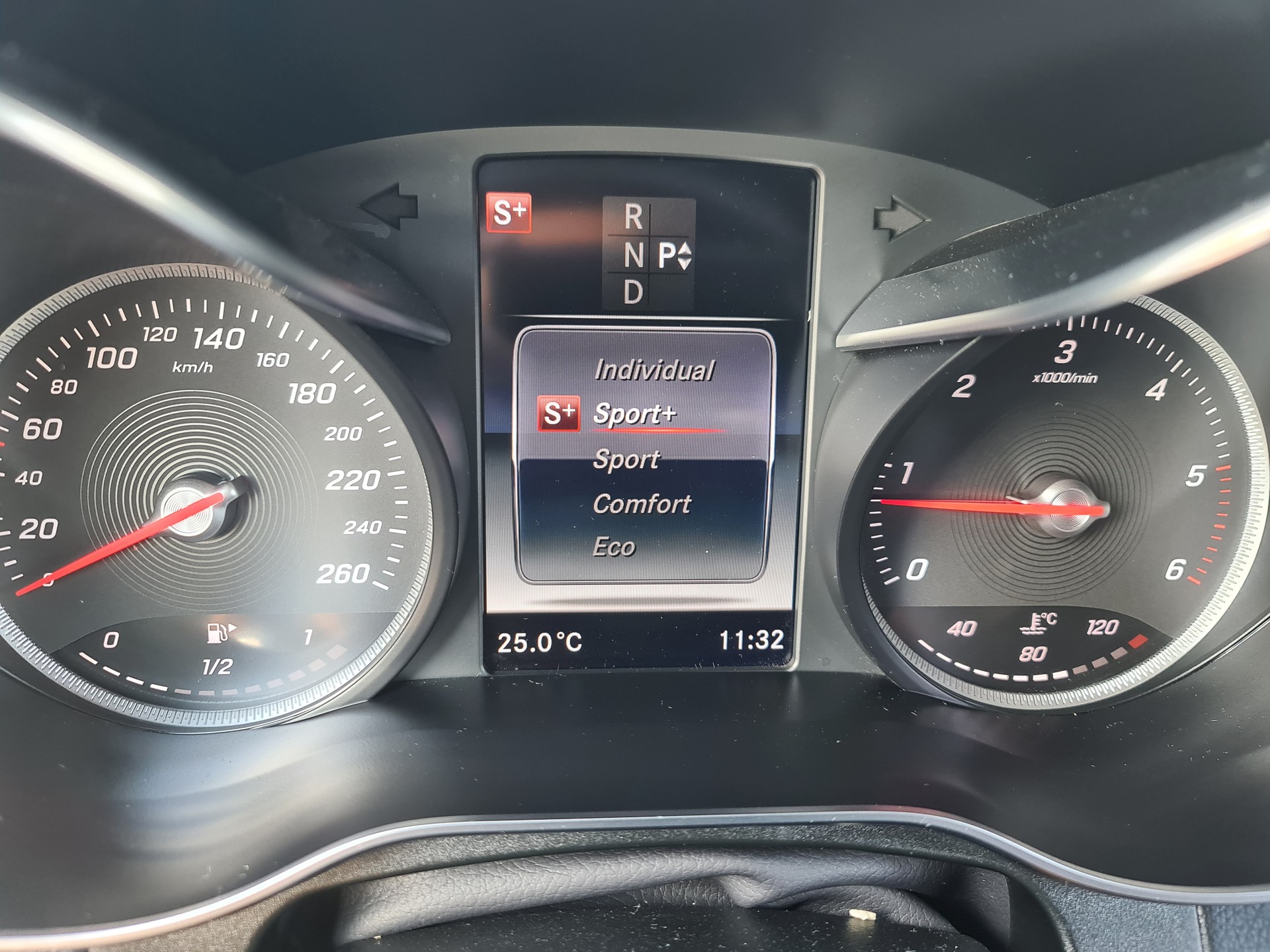 MERCEDES-BENZ GLC 220 d AMG Line 4Matic 9G-Tronic-image-12