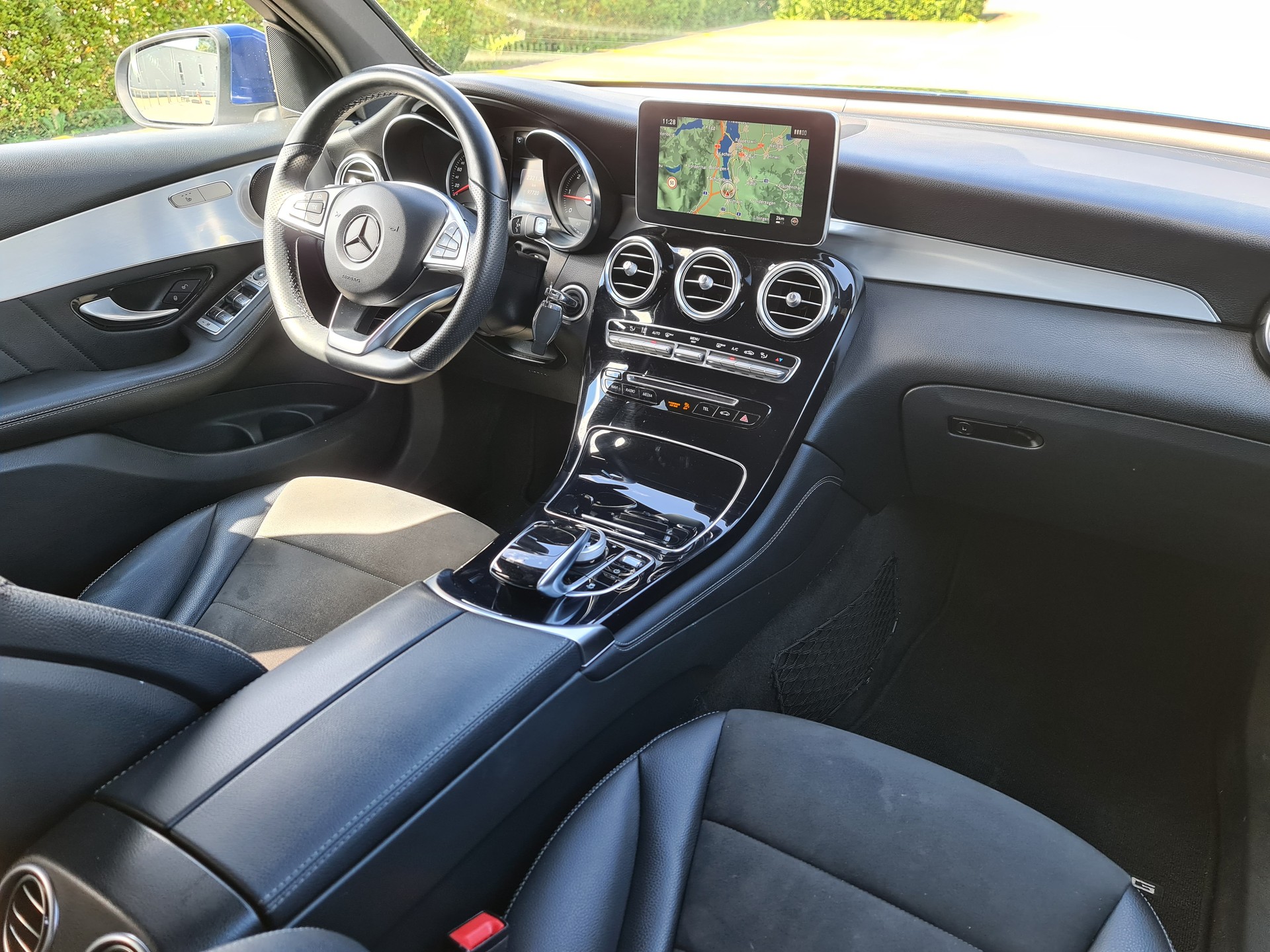 MERCEDES-BENZ GLC 220 d AMG Line 4Matic 9G-Tronic-image-6