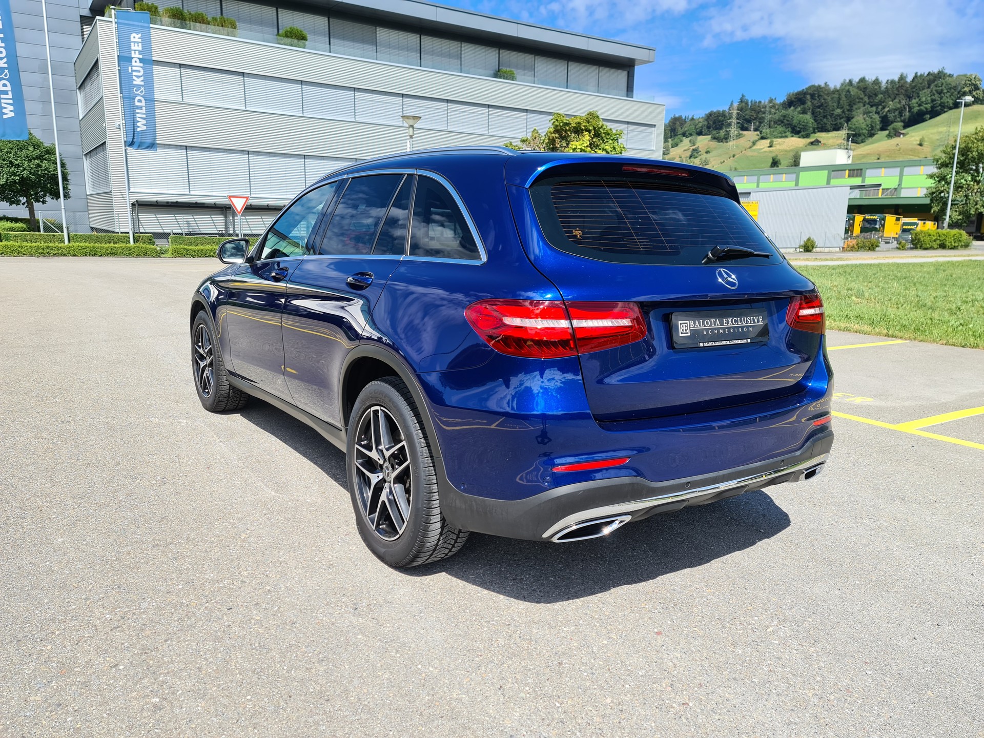 MERCEDES-BENZ GLC 220 d AMG Line 4Matic 9G-Tronic-image-2