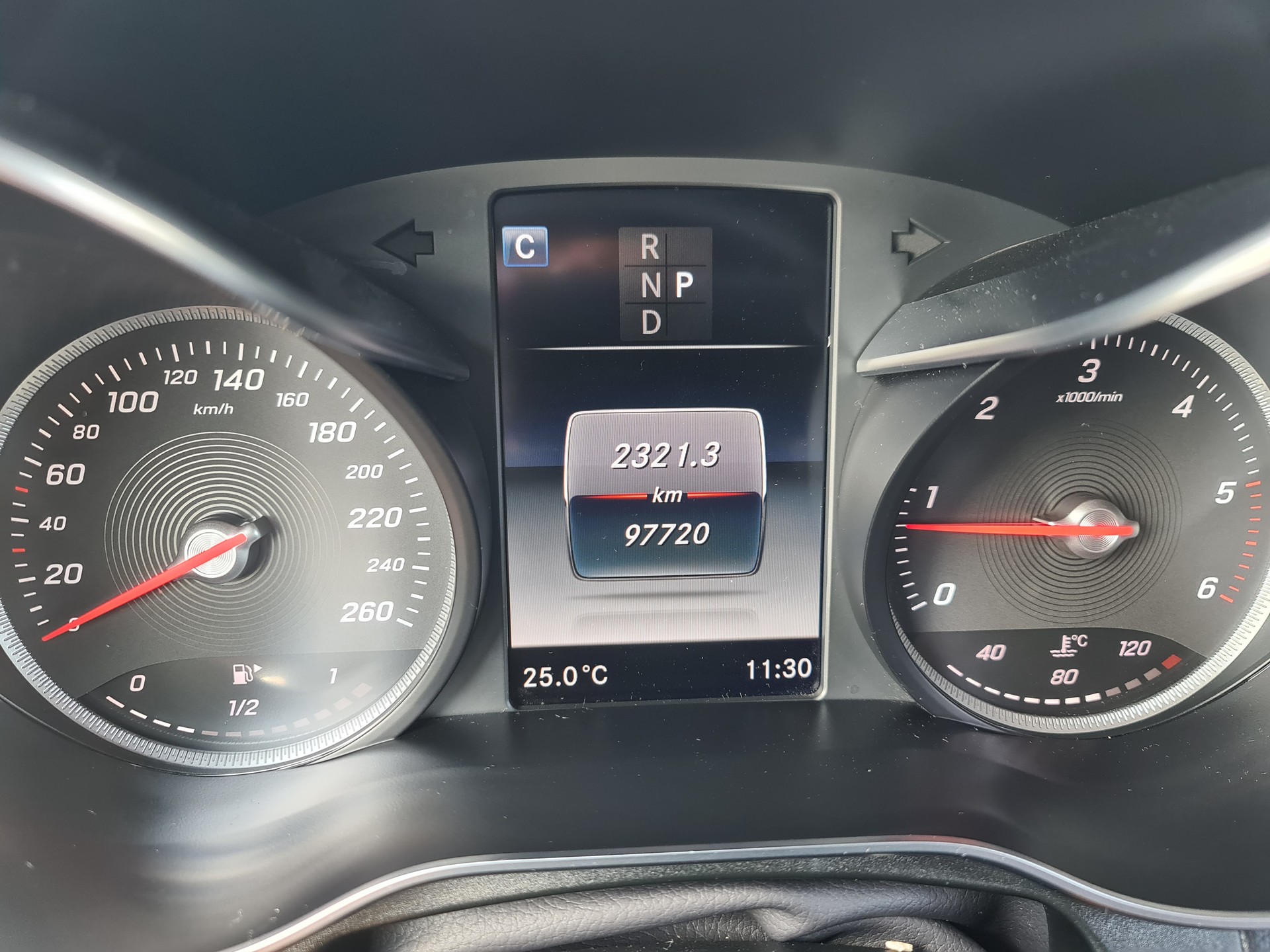 MERCEDES-BENZ GLC 220 d AMG Line 4Matic 9G-Tronic-image-11