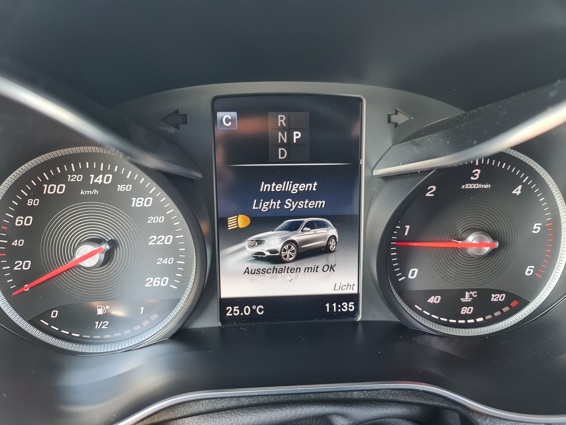 MERCEDES-BENZ GLC 220 d AMG Line 4Matic 9G-Tronic-image-13
