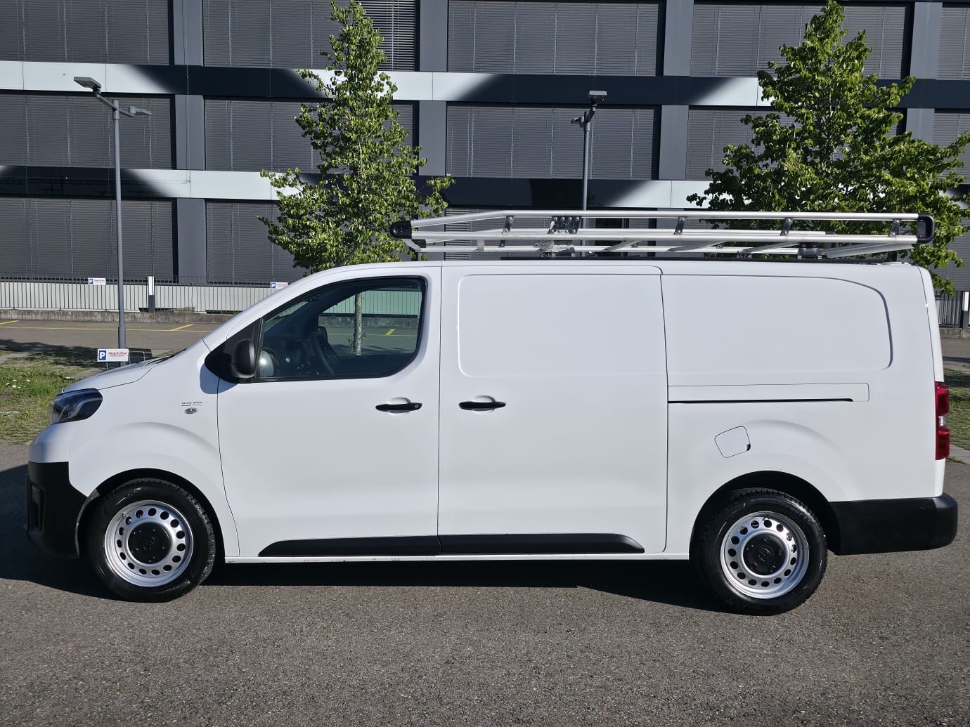 TOYOTA Proace 2.0D Panel Van L1 Luna-image-6
