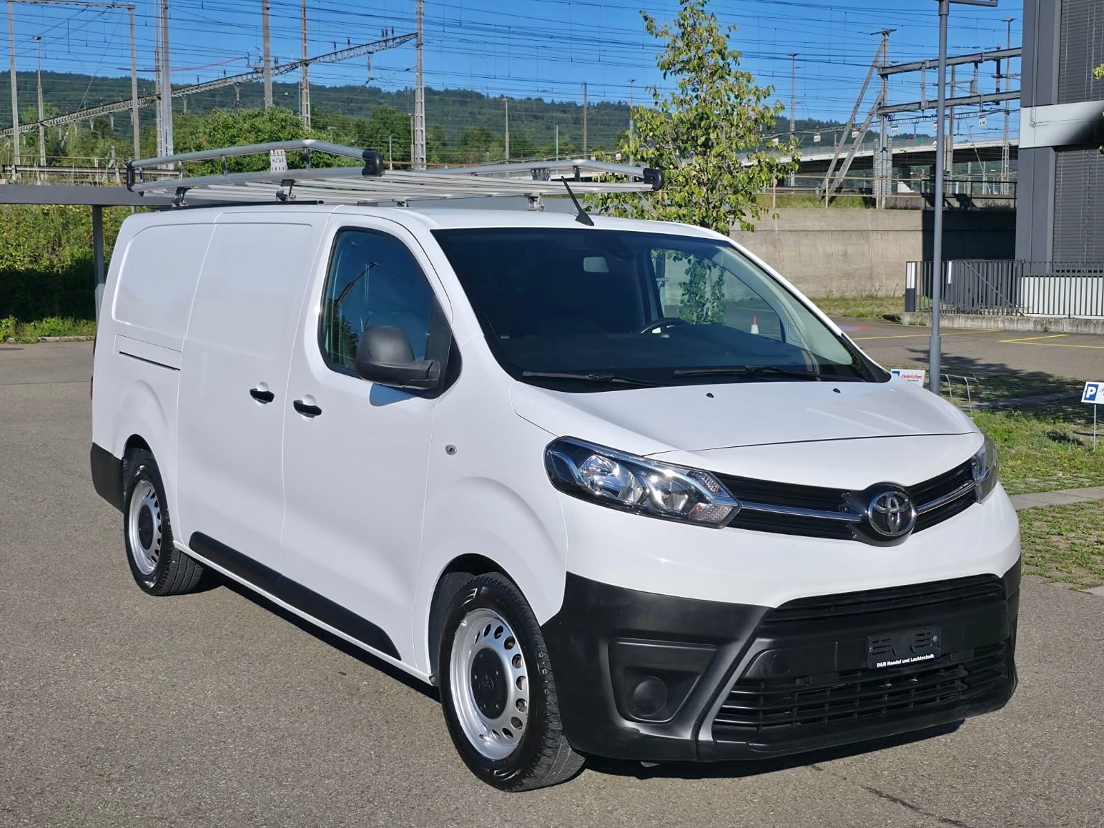 TOYOTA Proace 2.0D Panel Van L1 Luna-image-2