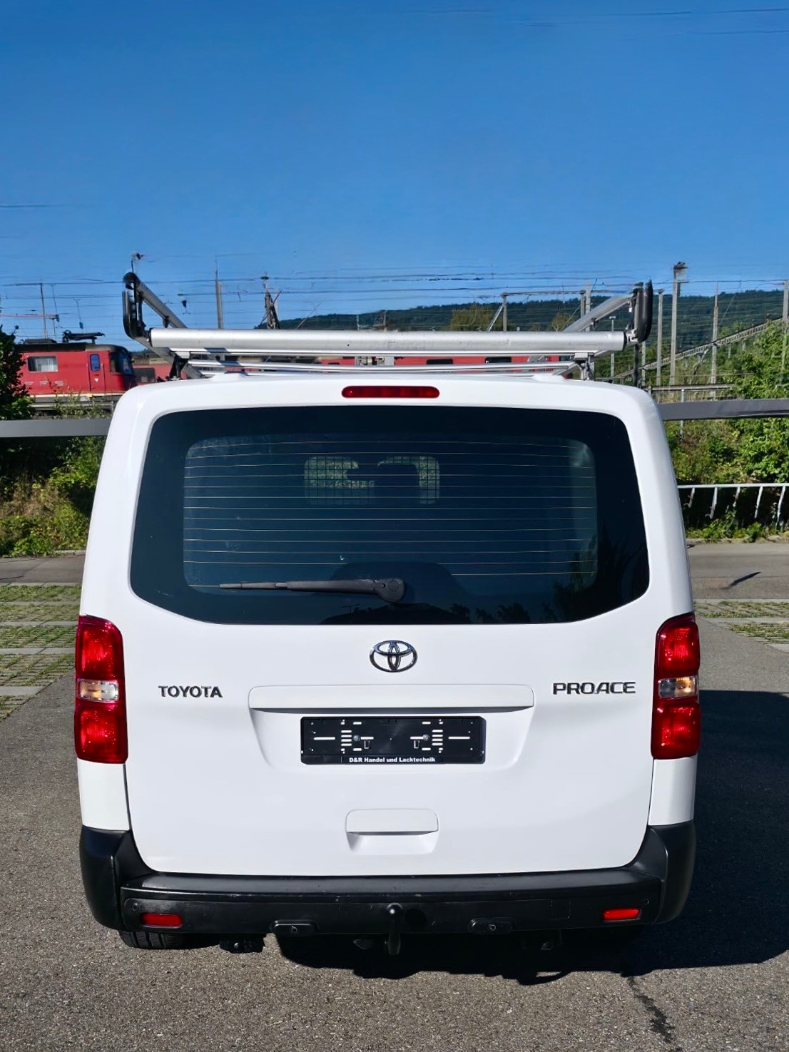TOYOTA Proace 2.0D Panel Van L1 Luna-image-4