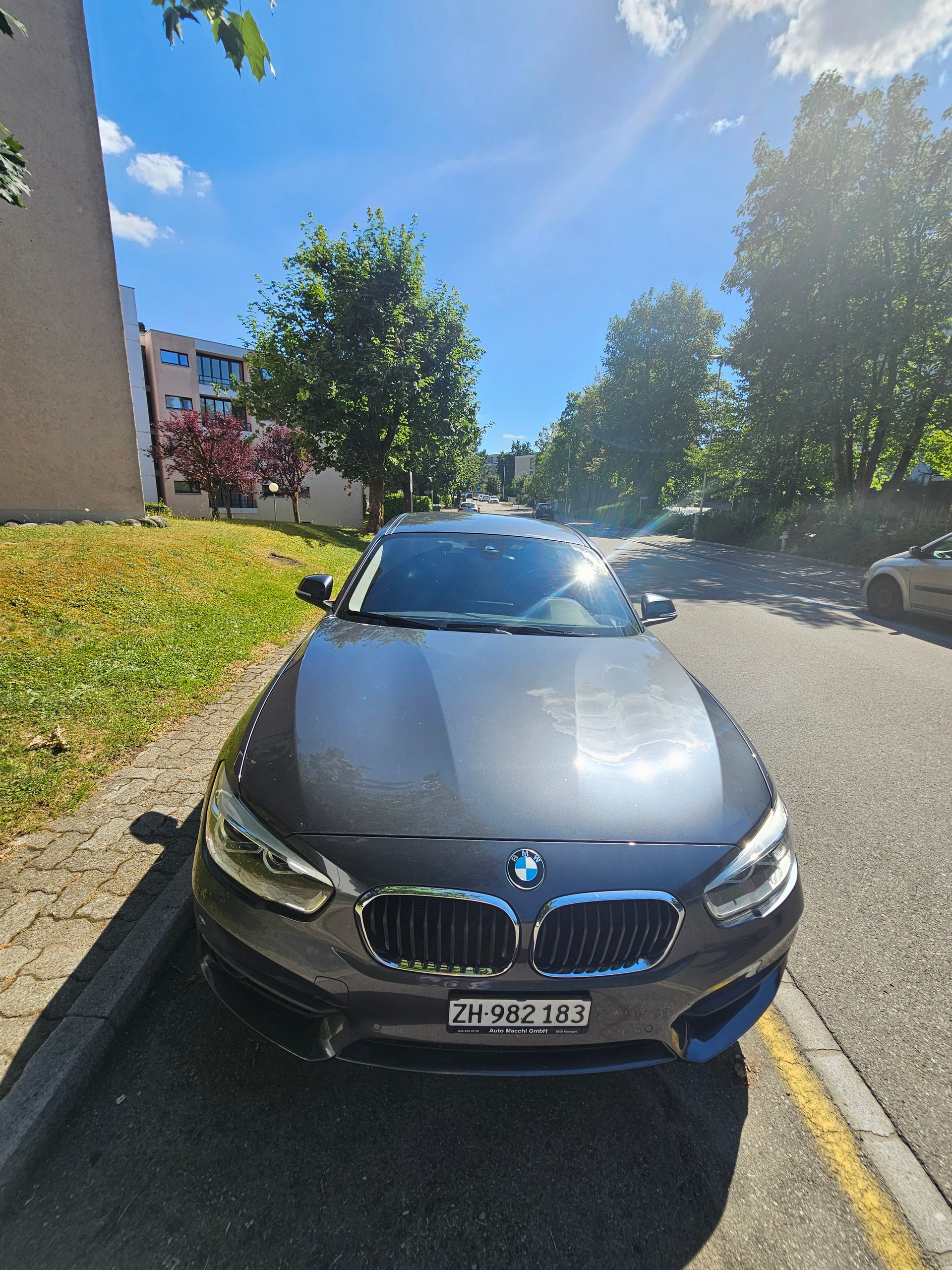 BMW 118i-image-0