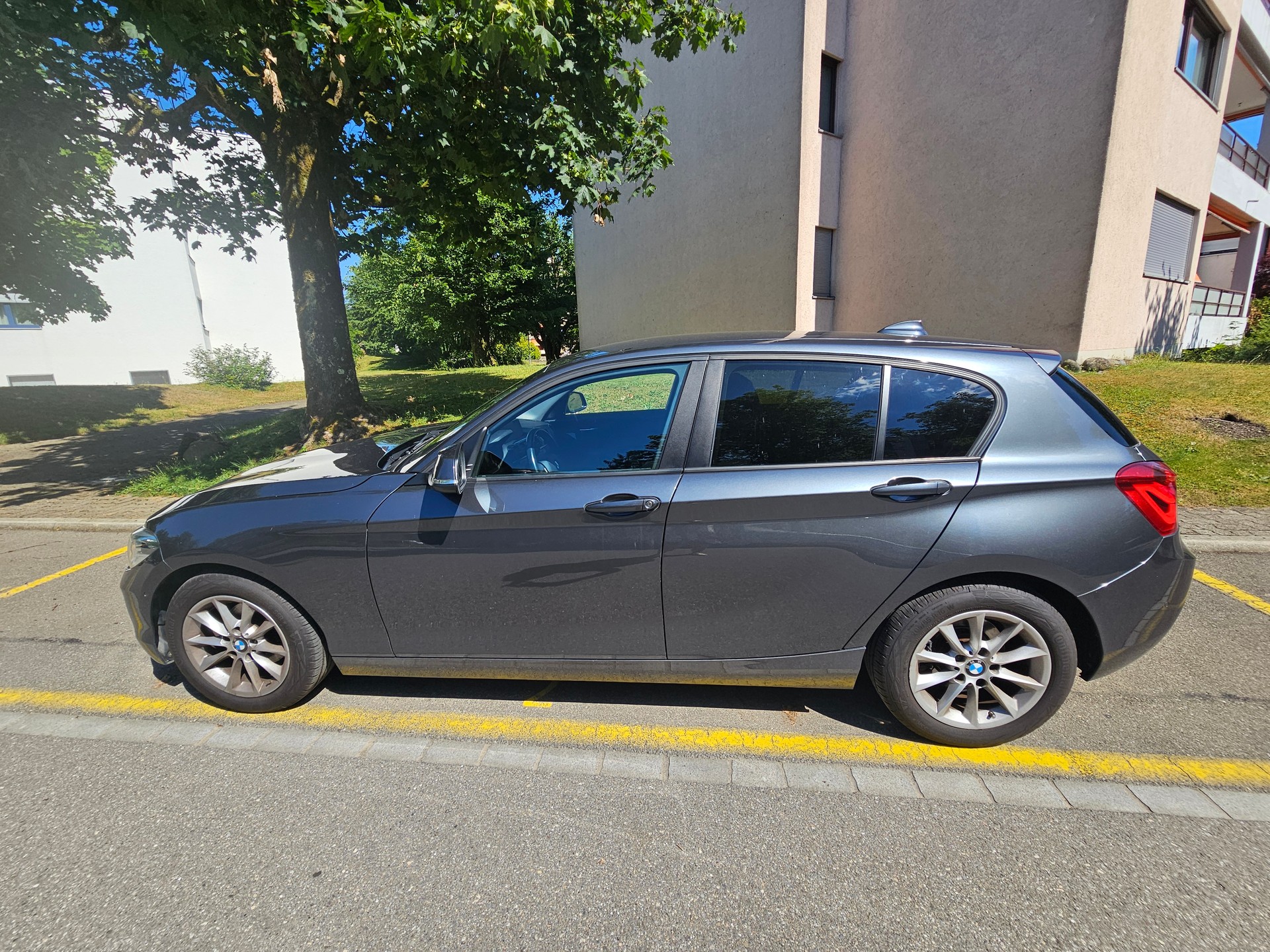 BMW 118i-image-2
