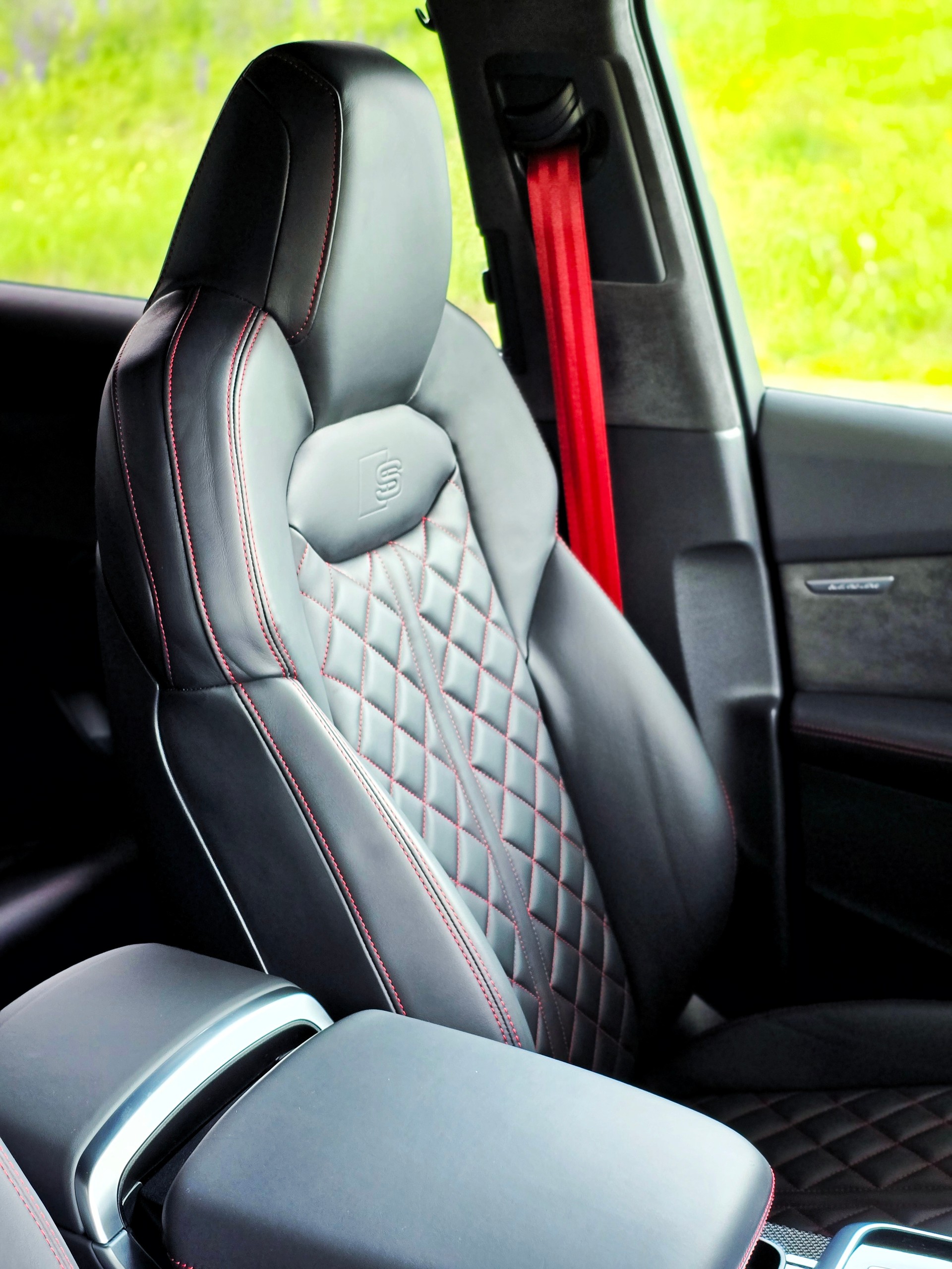 AUDI 4.0 V8 TDI quattro T-Tronic-image-3