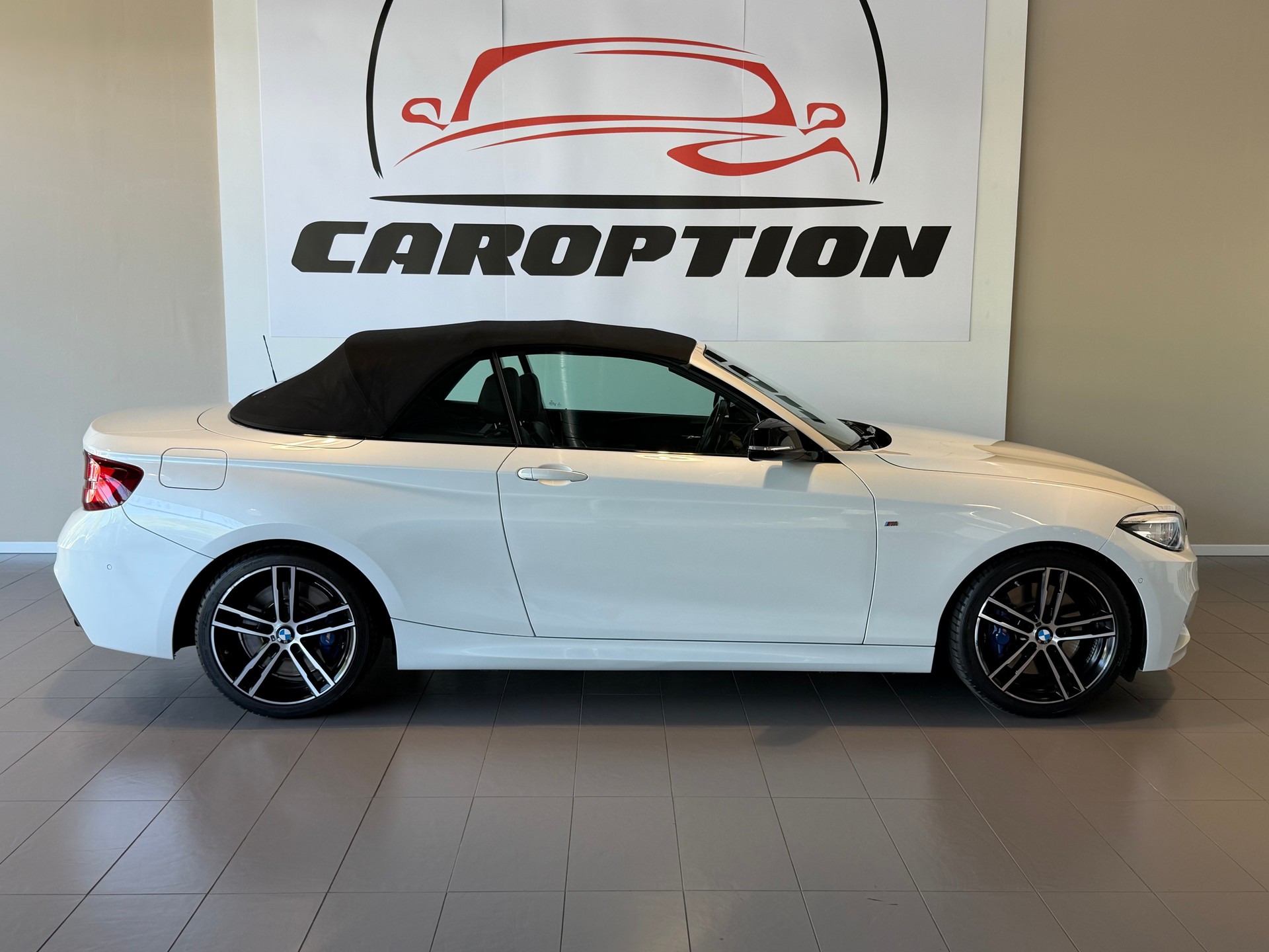BMW M240i xDrive Steptronic-image-2