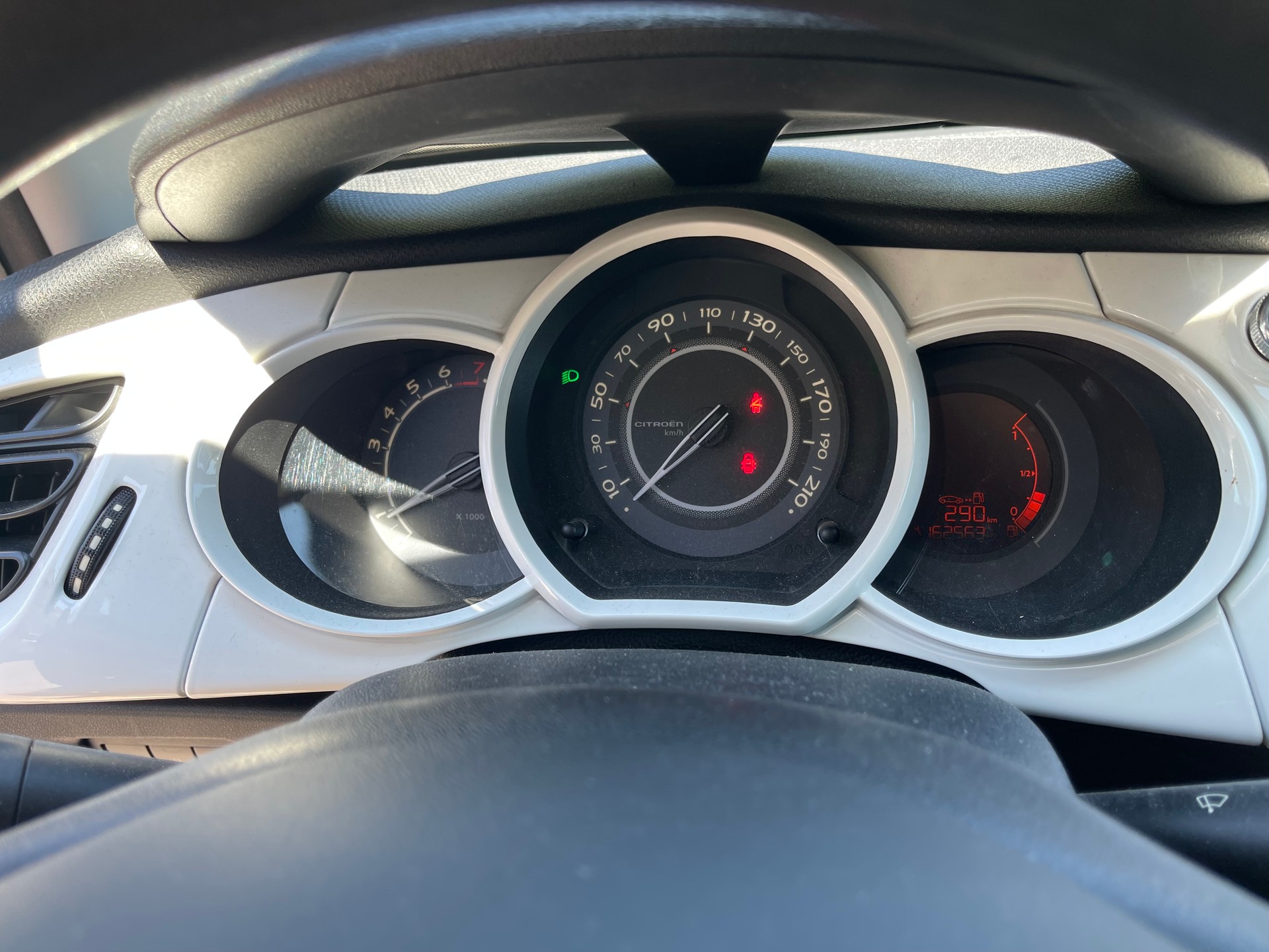CITROEN C3 1.4i Swiss Style-image-11