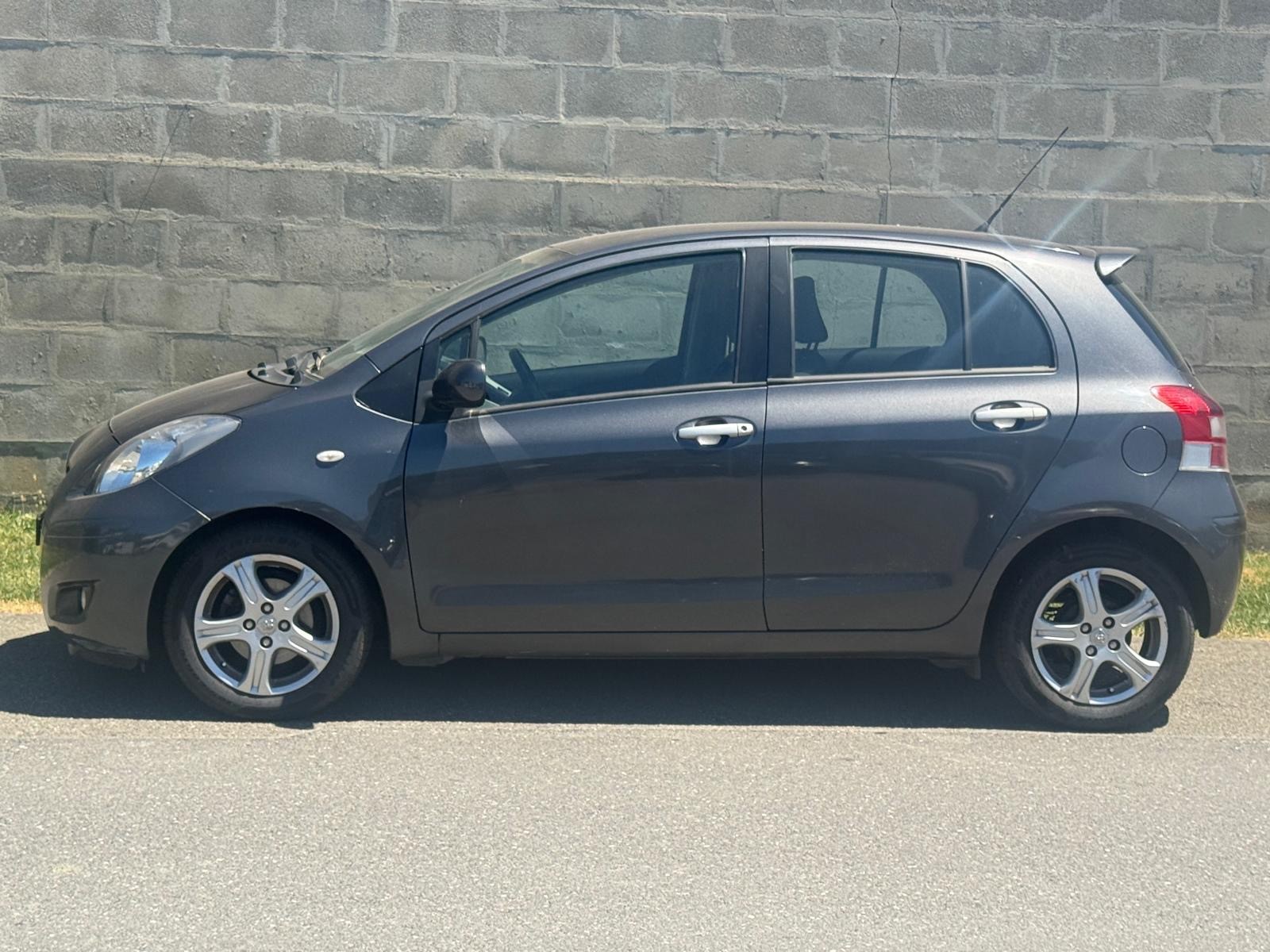 TOYOTA Yaris 1.33 S-image-1