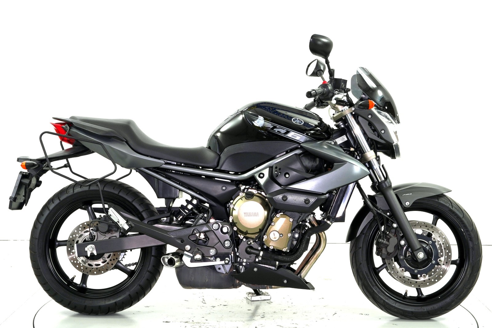 YAMAHA XJ6N ABS-showroom-element-3