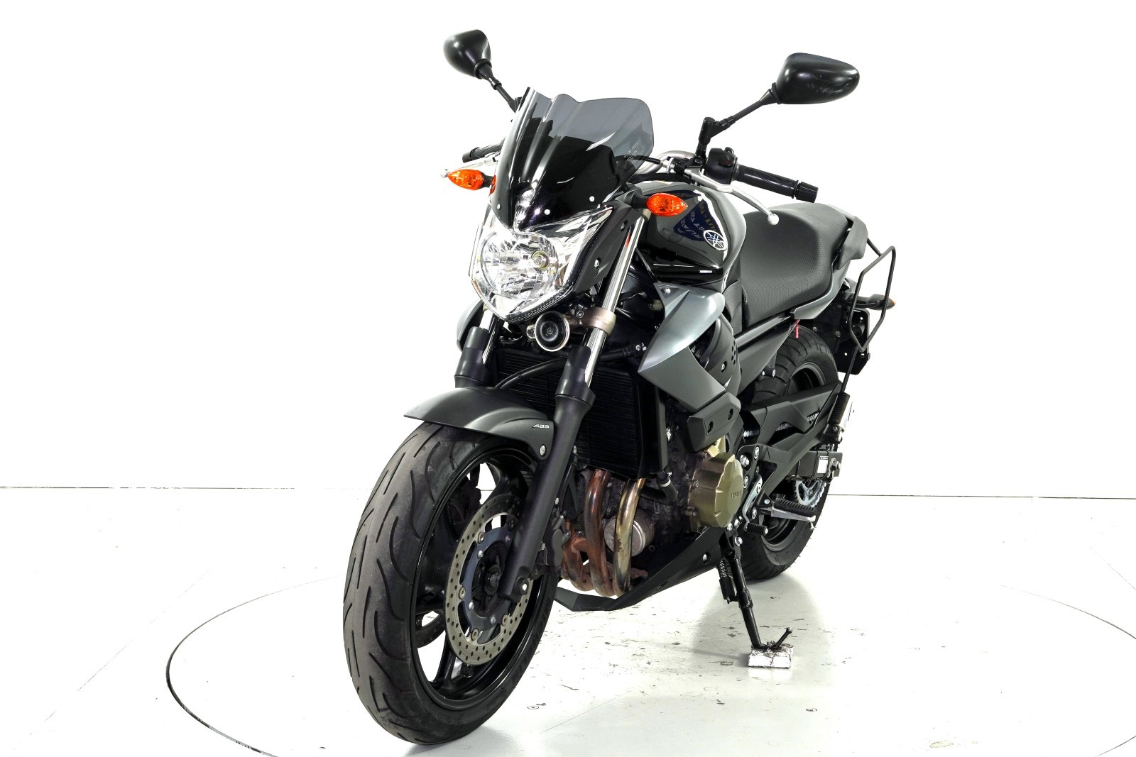YAMAHA XJ6N ABS-showroom-element-2