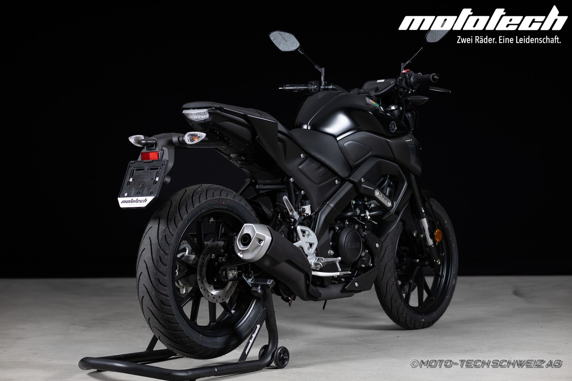 YAMAHA MT-125 ABS-showroom-element-2