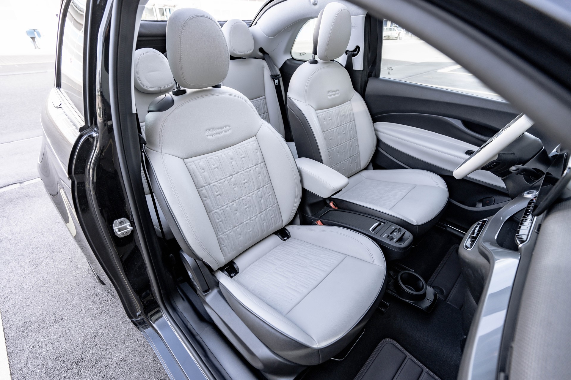 FIAT 500 C electric 87 kW La Prima * FRISCH AB MFK * TRAUMHAFTE AUSSTATTUNG *-image-9