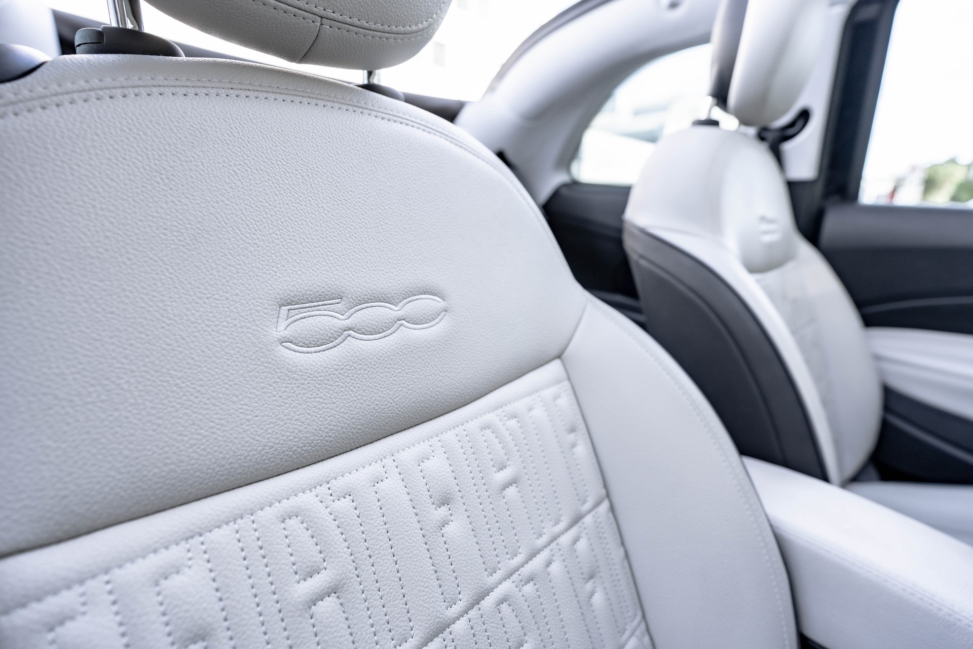 FIAT 500 C electric 87 kW La Prima * FRISCH AB MFK * TRAUMHAFTE AUSSTATTUNG *-image-11