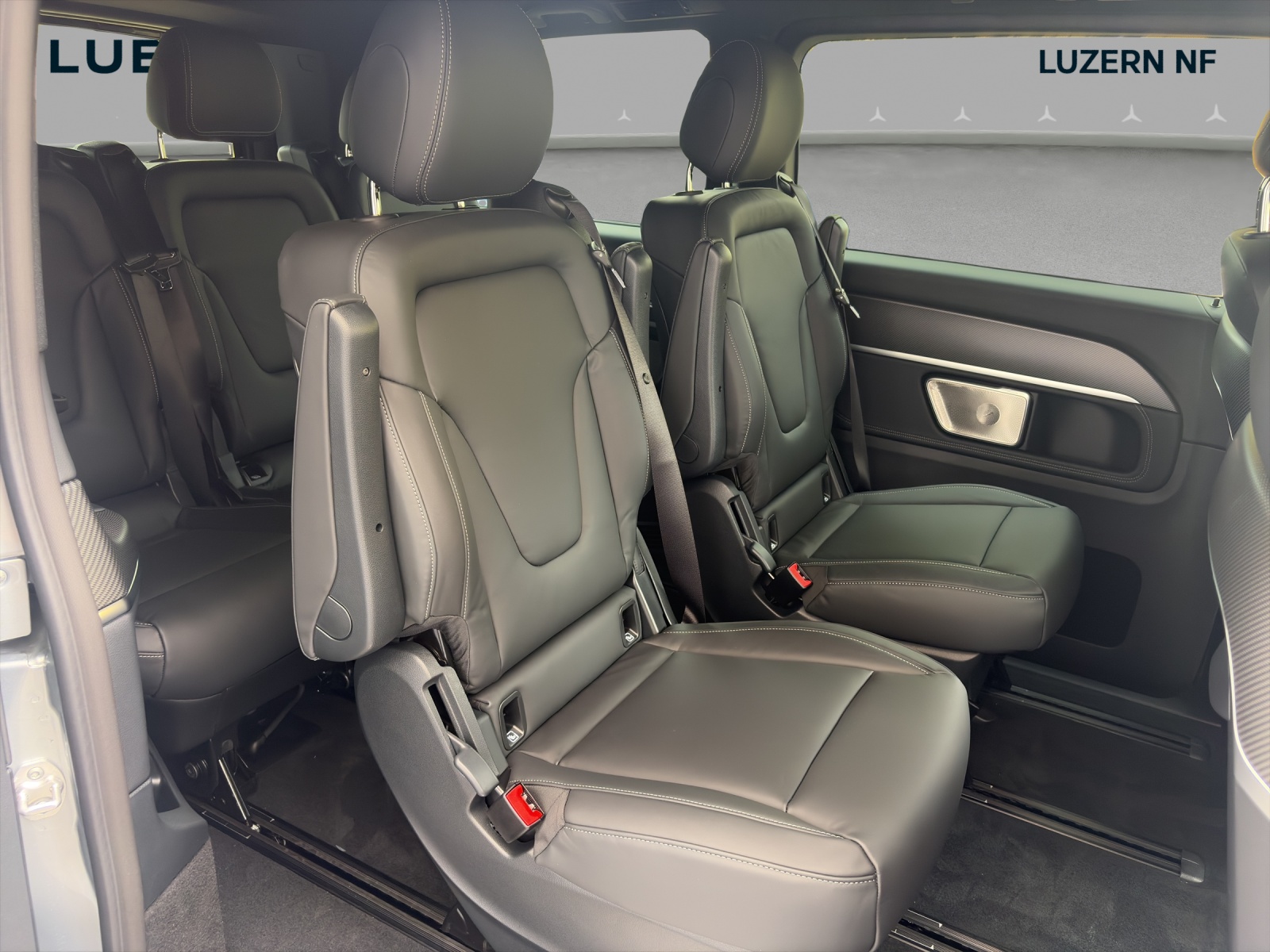 MERCEDES-BENZ V 300 d lang 4Matic Swiss Edition 9G-Tronic-image-11