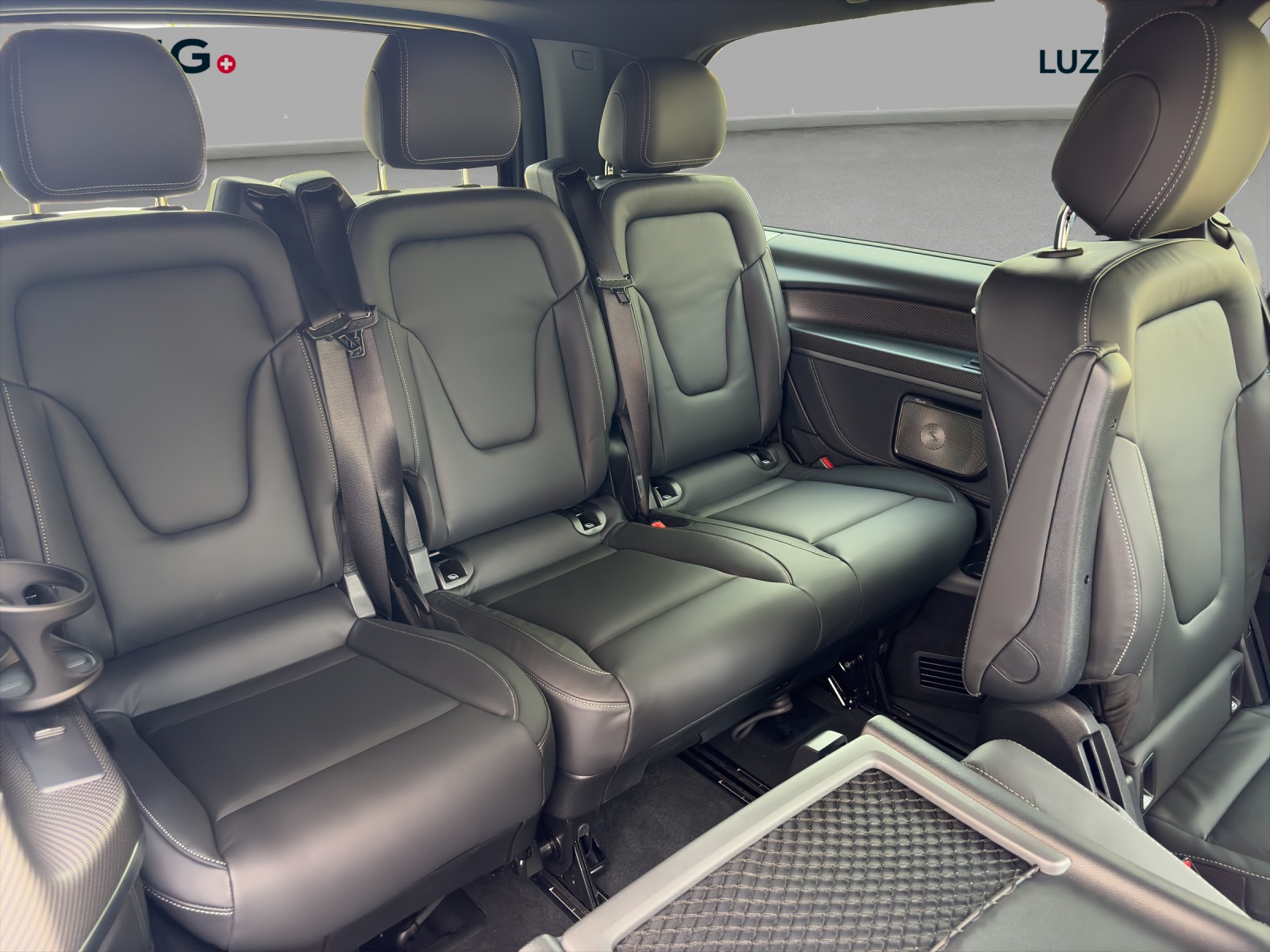 MERCEDES-BENZ V 300 d lang 4Matic Swiss Edition 9G-Tronic-image-12