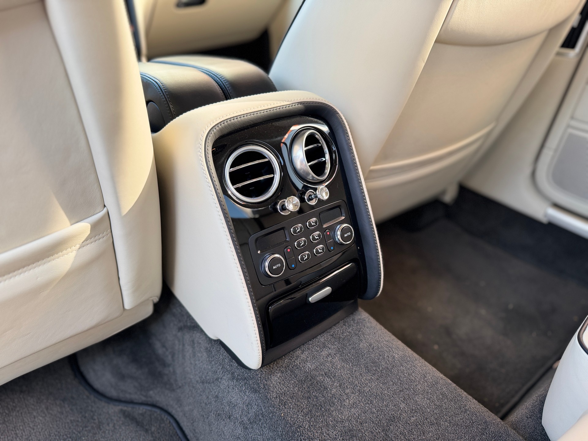 BENTLEY Continental Flying Spur 6.0 Speed-image-5