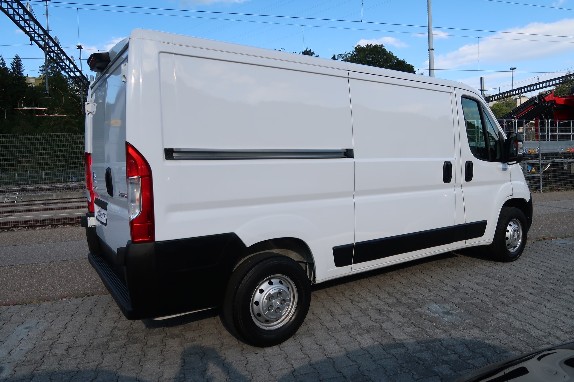CITROEN Jumper 33 2.2 BlueHDi 140 Club L2H1-image-3