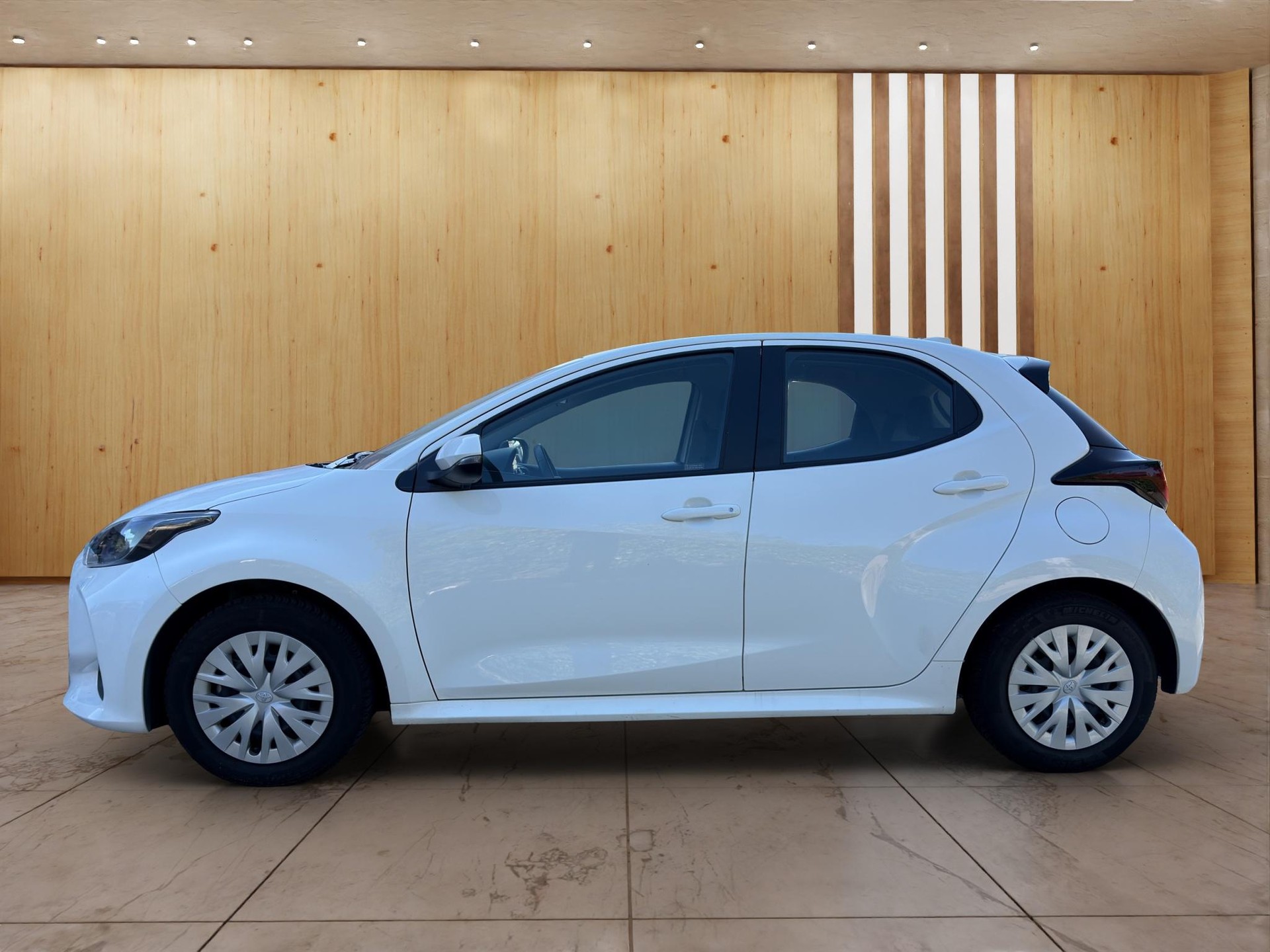 TOYOTA Yaris 1.5 VVT-i HSD Comfort-image-2