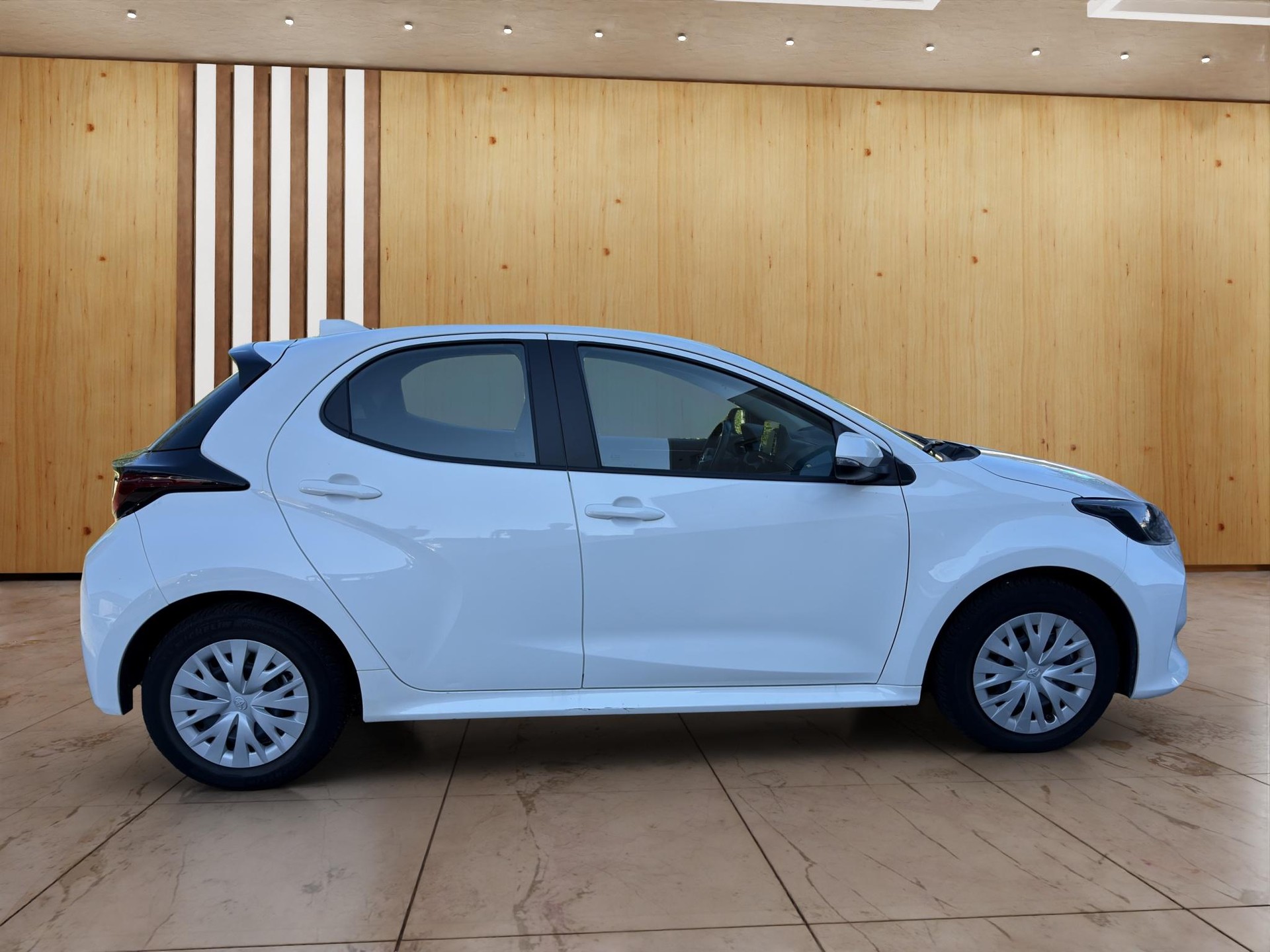 TOYOTA Yaris 1.5 VVT-i HSD Comfort-image-6