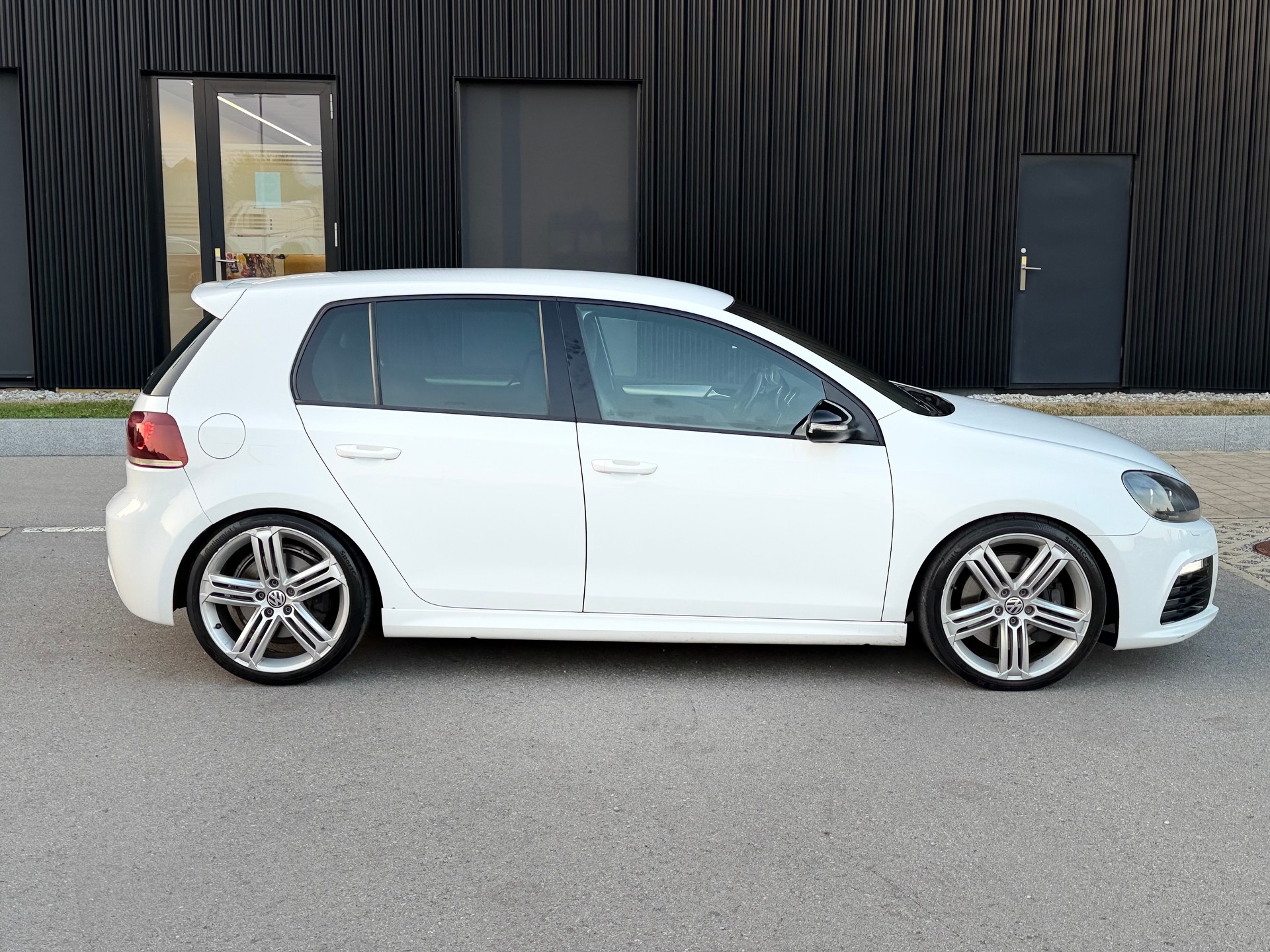VW Golf 2.0 TSI R 4Motion DSG-image-4
